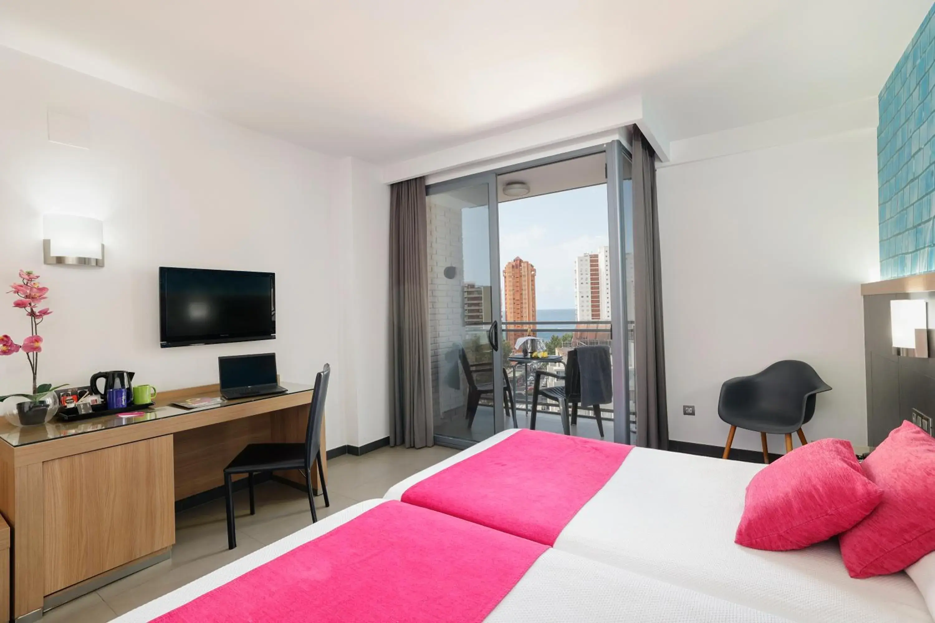 Twin Room with Partial Sea View in Flash Hotel Benidorm - Recommended Adults Only 4 Sup Twin Room with Partial Sea View in Flash Hotel Benidorm - Recommended Adults Only 4 Sup