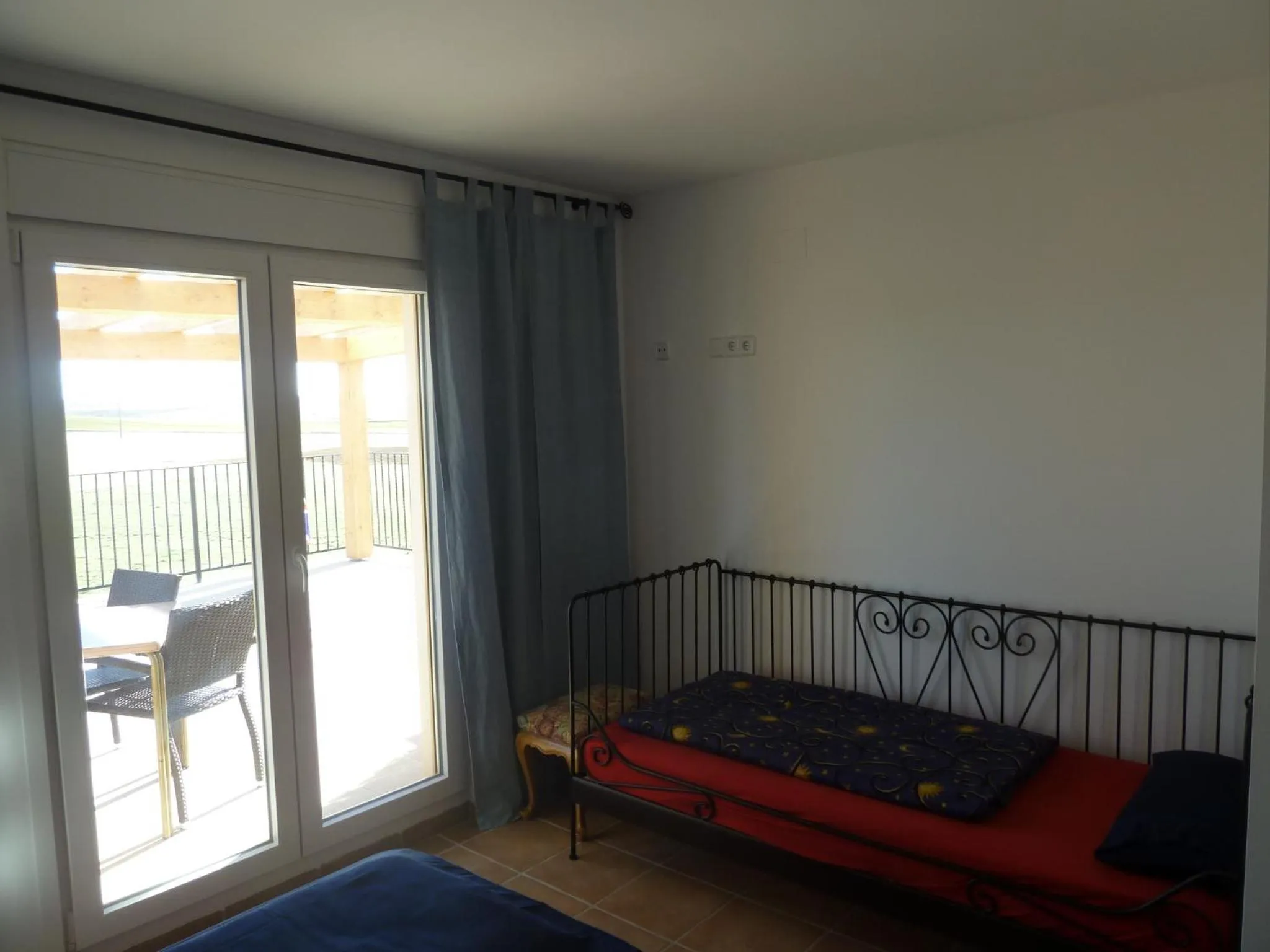 View (from property/room), Bed in Hostal Moratinos