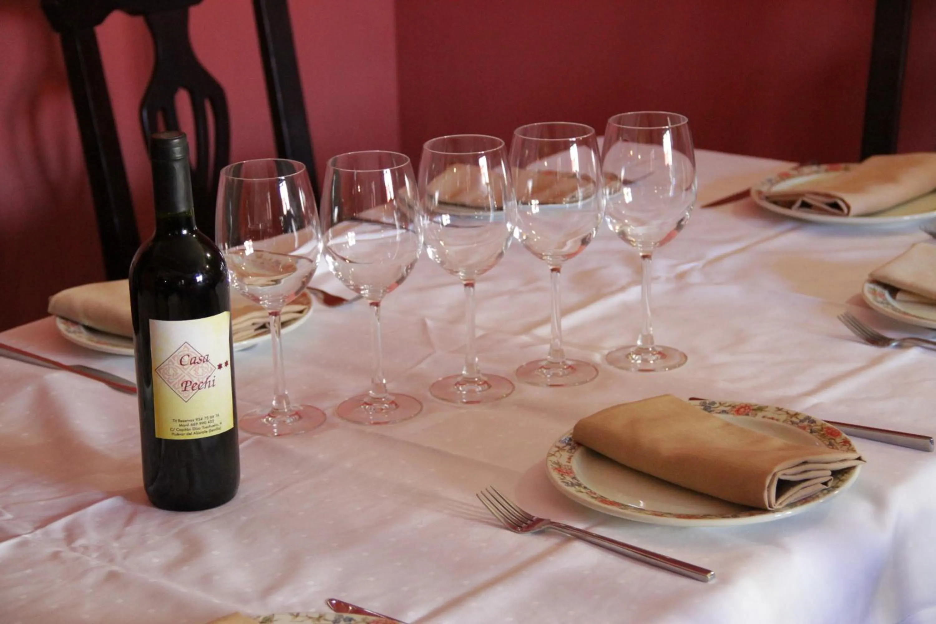 Restaurant/places to eat in Hostal Pechi