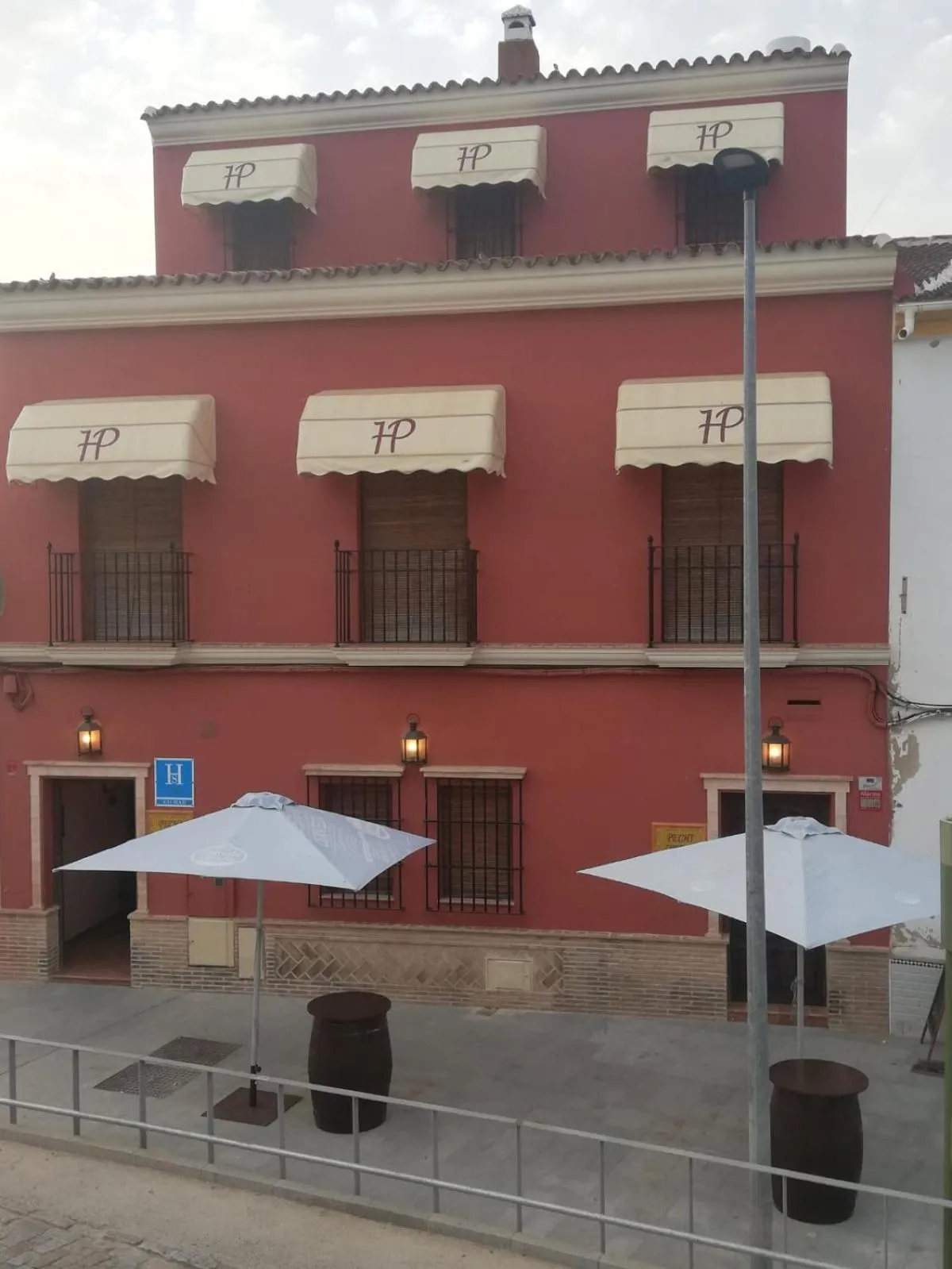 Facade/entrance in Hostal Pechi