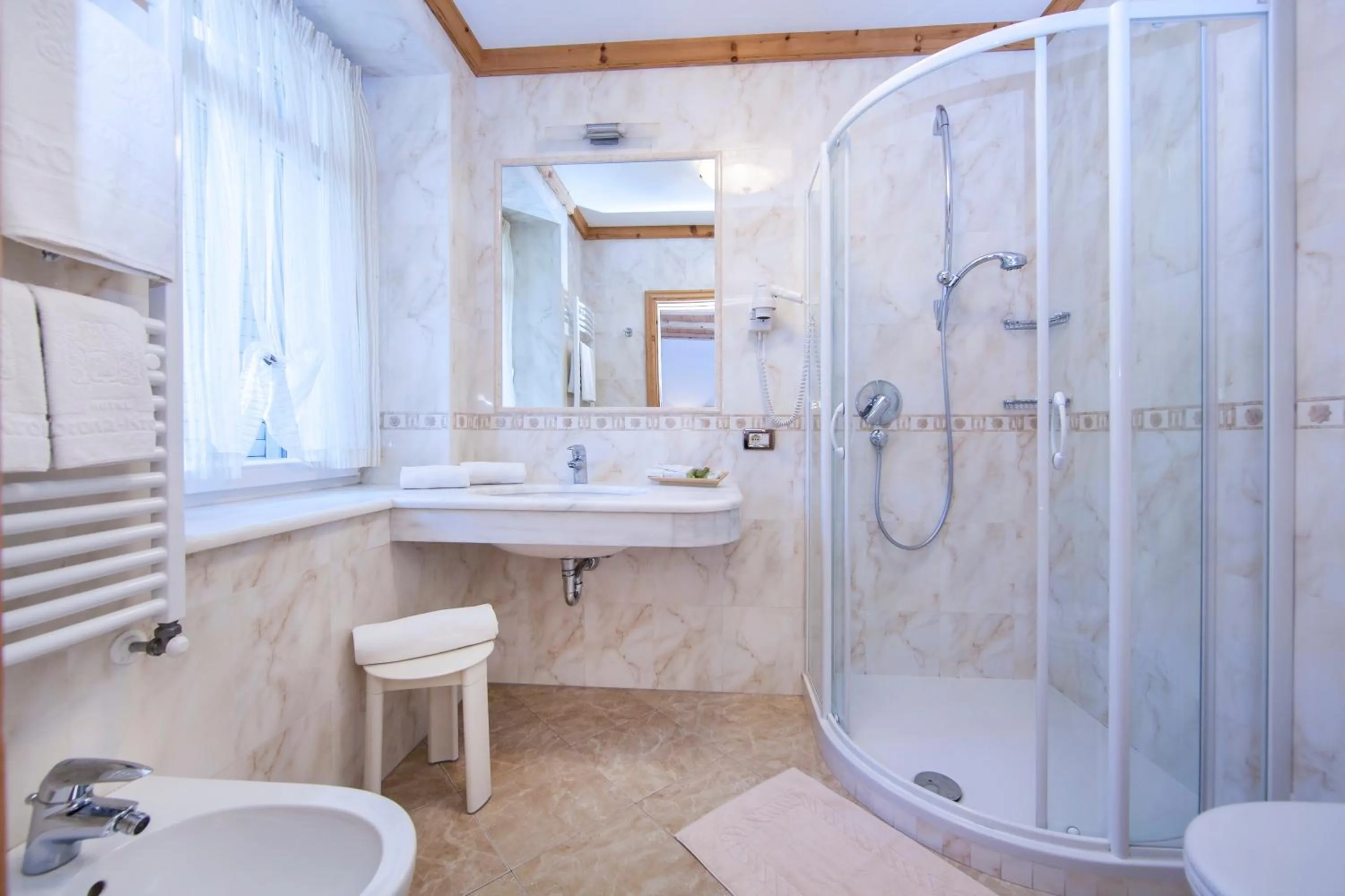 Bathroom in Hotel Corona Krone