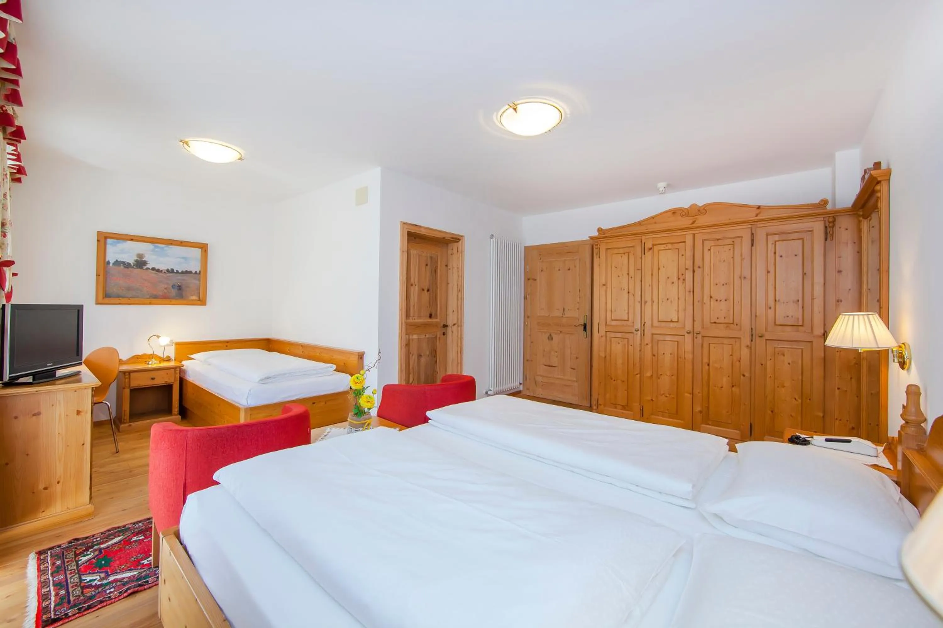 Photo of the whole room, Bed in Hotel Corona Krone