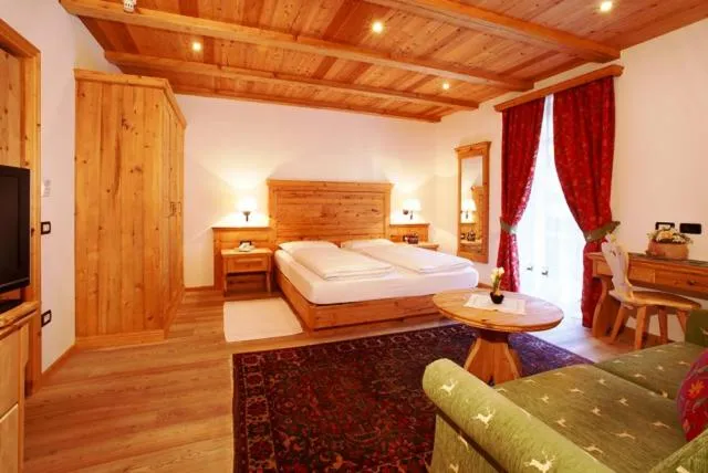 Photo of the whole room, Bed in Hotel Corona Krone