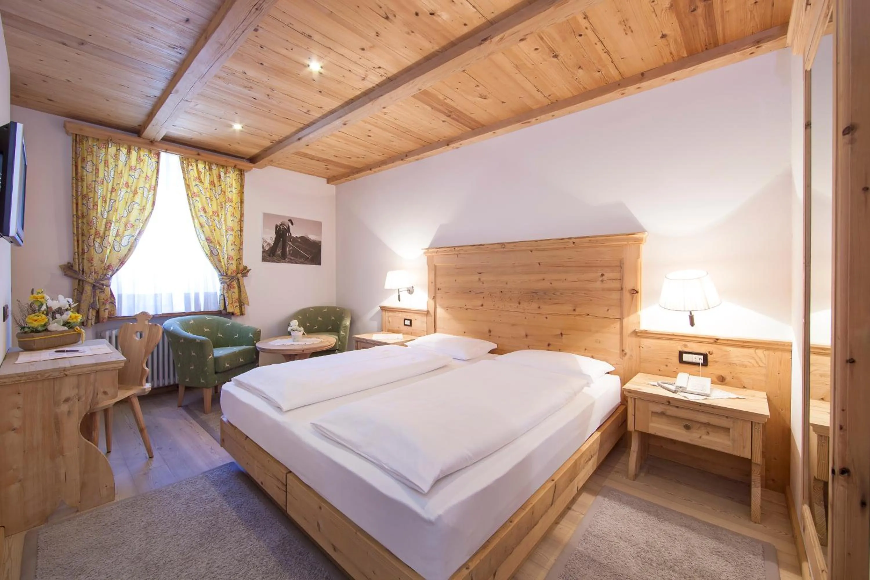 Day, Bed in Hotel Corona Krone