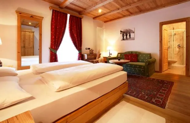 Photo of the whole room, Bed in Hotel Corona Krone
