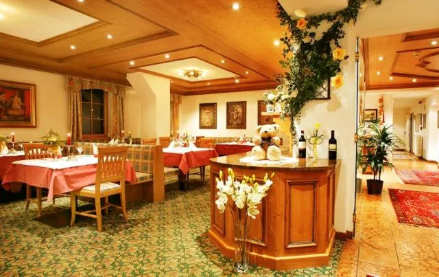 Restaurant/places to eat in Hotel Corona Krone