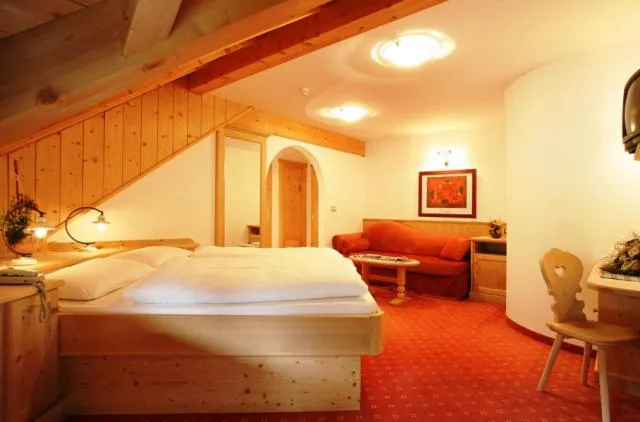 Photo of the whole room, Bed in Hotel Corona Krone