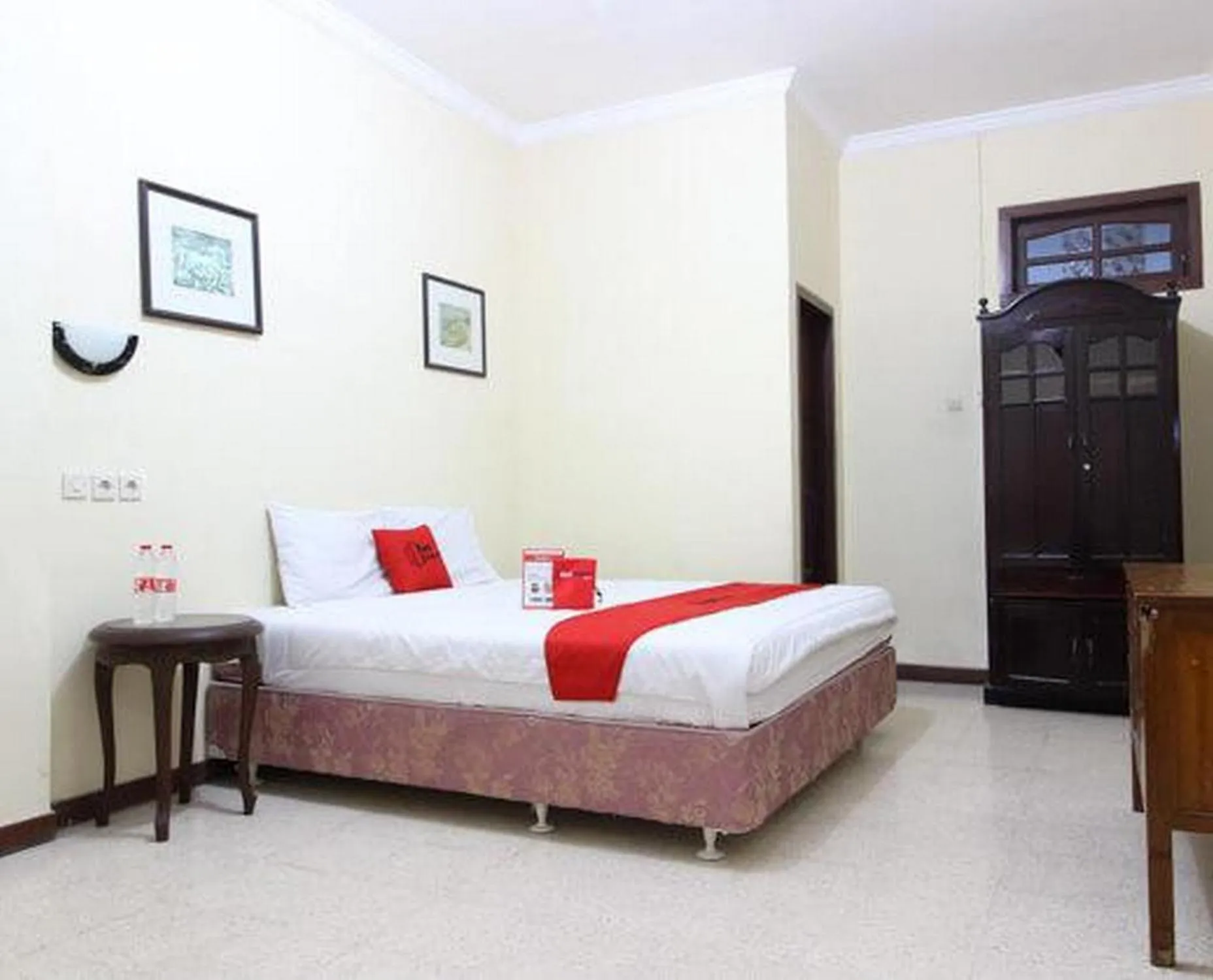 Bed in RedDoorz @ Mantrijeron 2