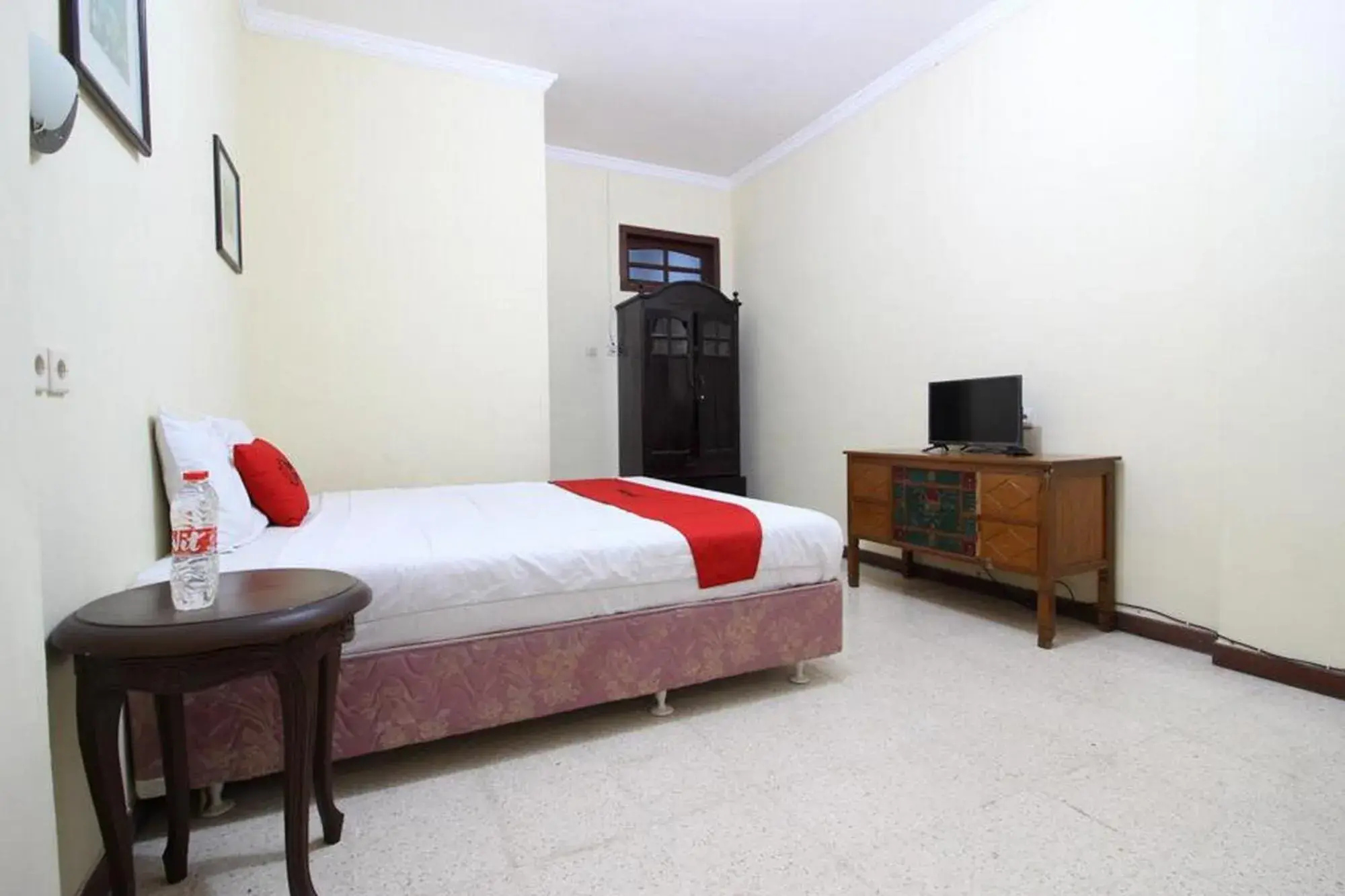 Bed in RedDoorz @ Mantrijeron 2 Bed in RedDoorz @ Mantrijeron 2