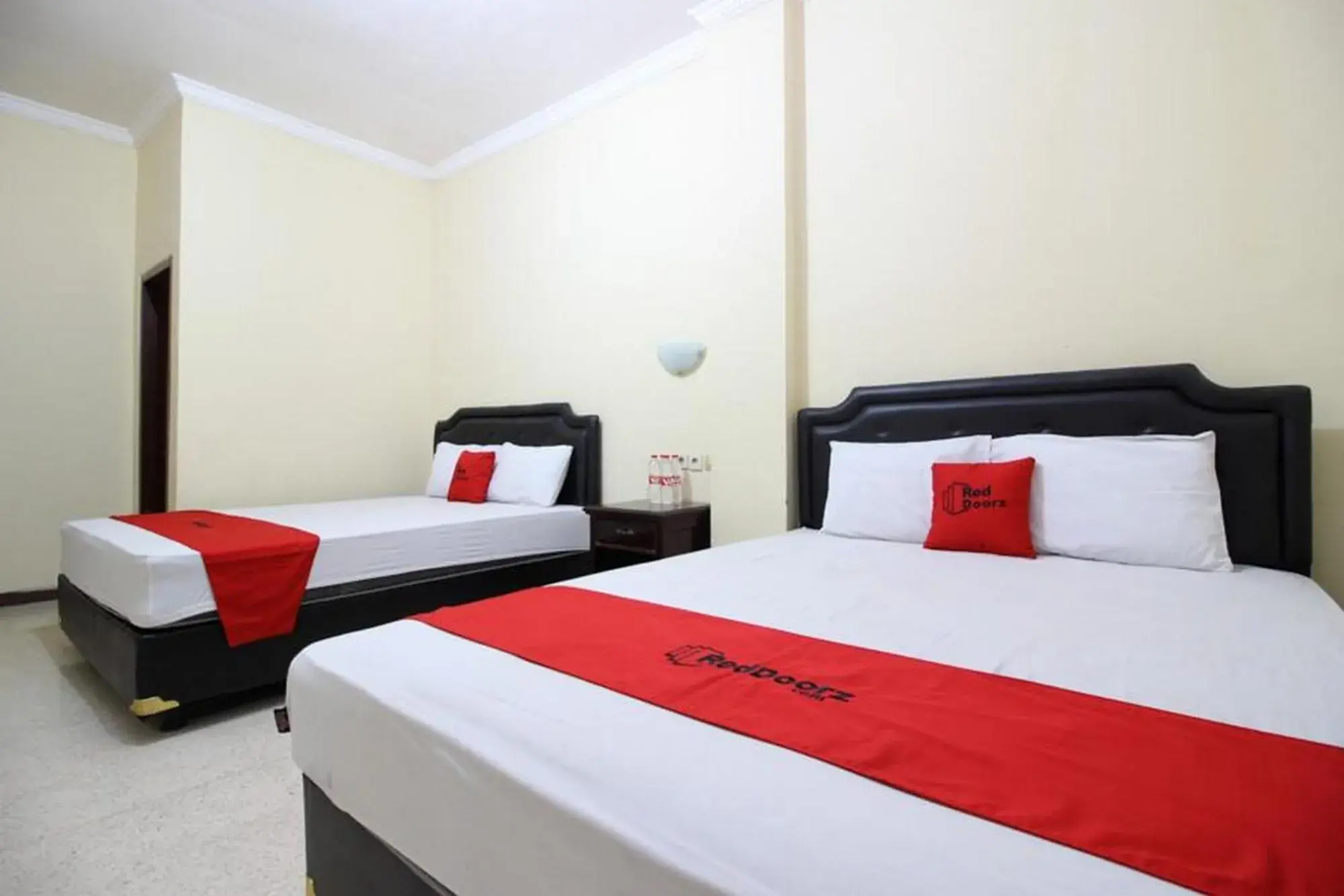 Bed in RedDoorz @ Mantrijeron 2 Bed in RedDoorz @ Mantrijeron 2