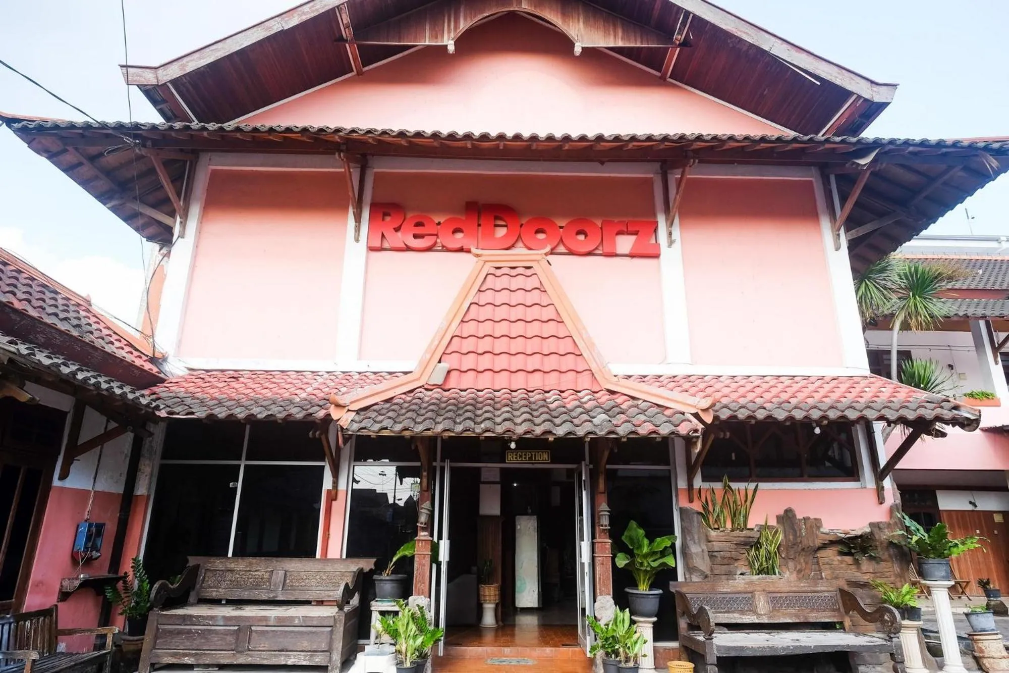 Property building in RedDoorz @ Mantrijeron 2