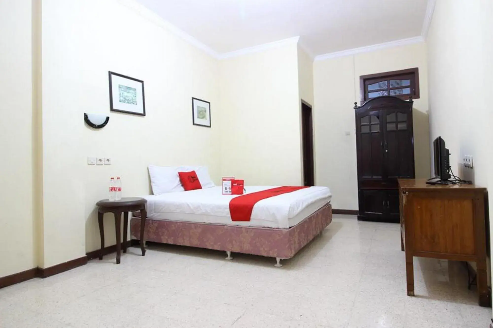 Bed in RedDoorz @ Mantrijeron 2 Bed in RedDoorz @ Mantrijeron 2