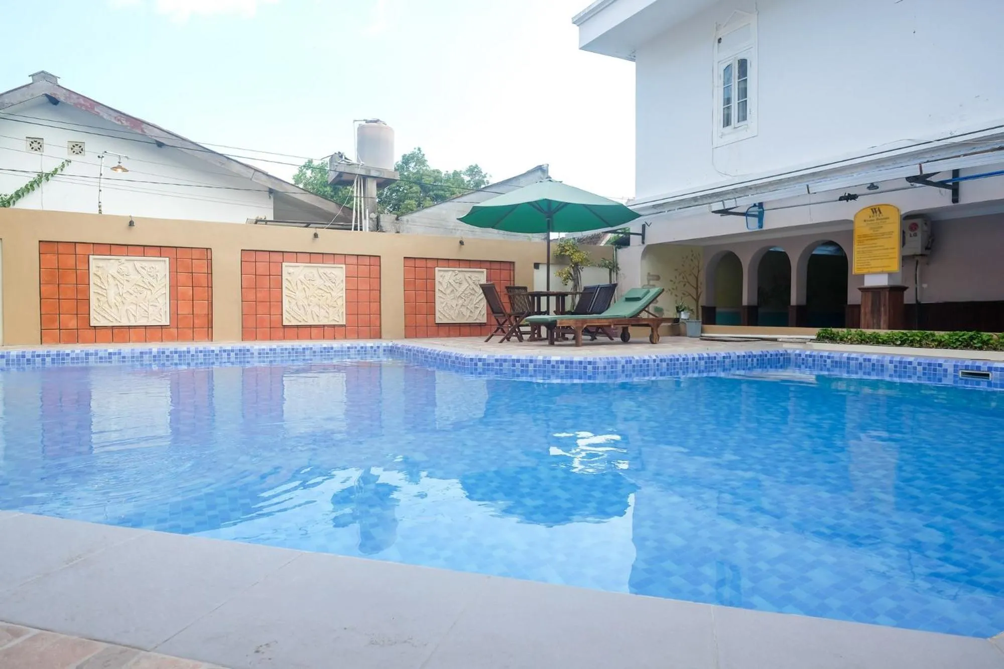 Pool view in RedDoorz @ Mantrijeron 2