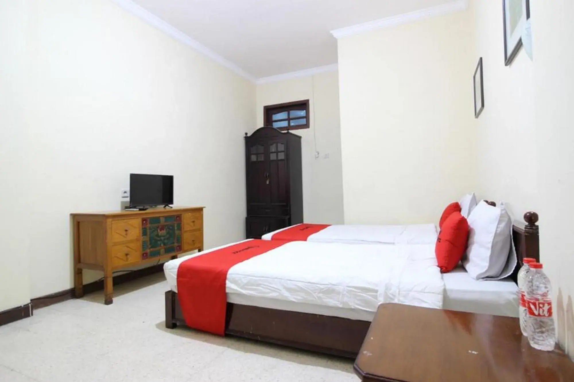 Bed in RedDoorz @ Mantrijeron 2 Bed in RedDoorz @ Mantrijeron 2