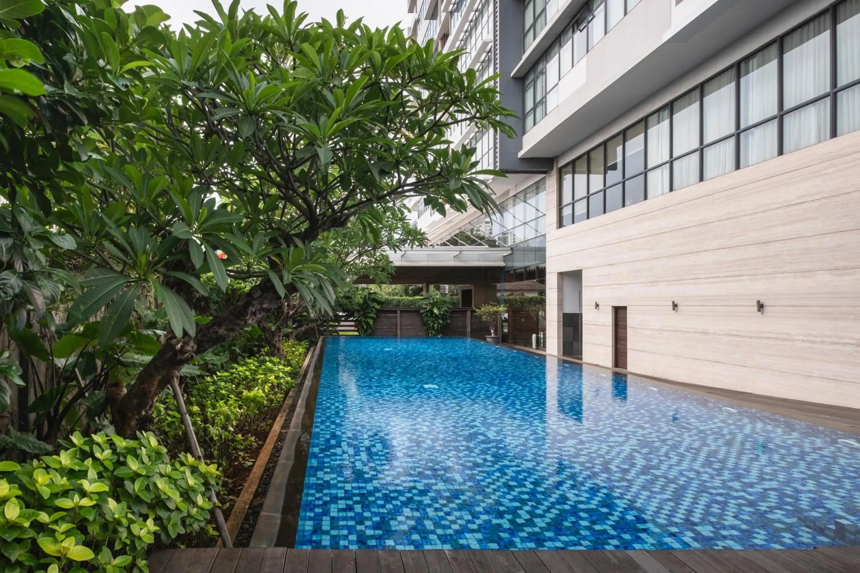 Swimming pool in Veranda Serviced Residence Puri Swimming pool in Veranda Serviced Residence Puri