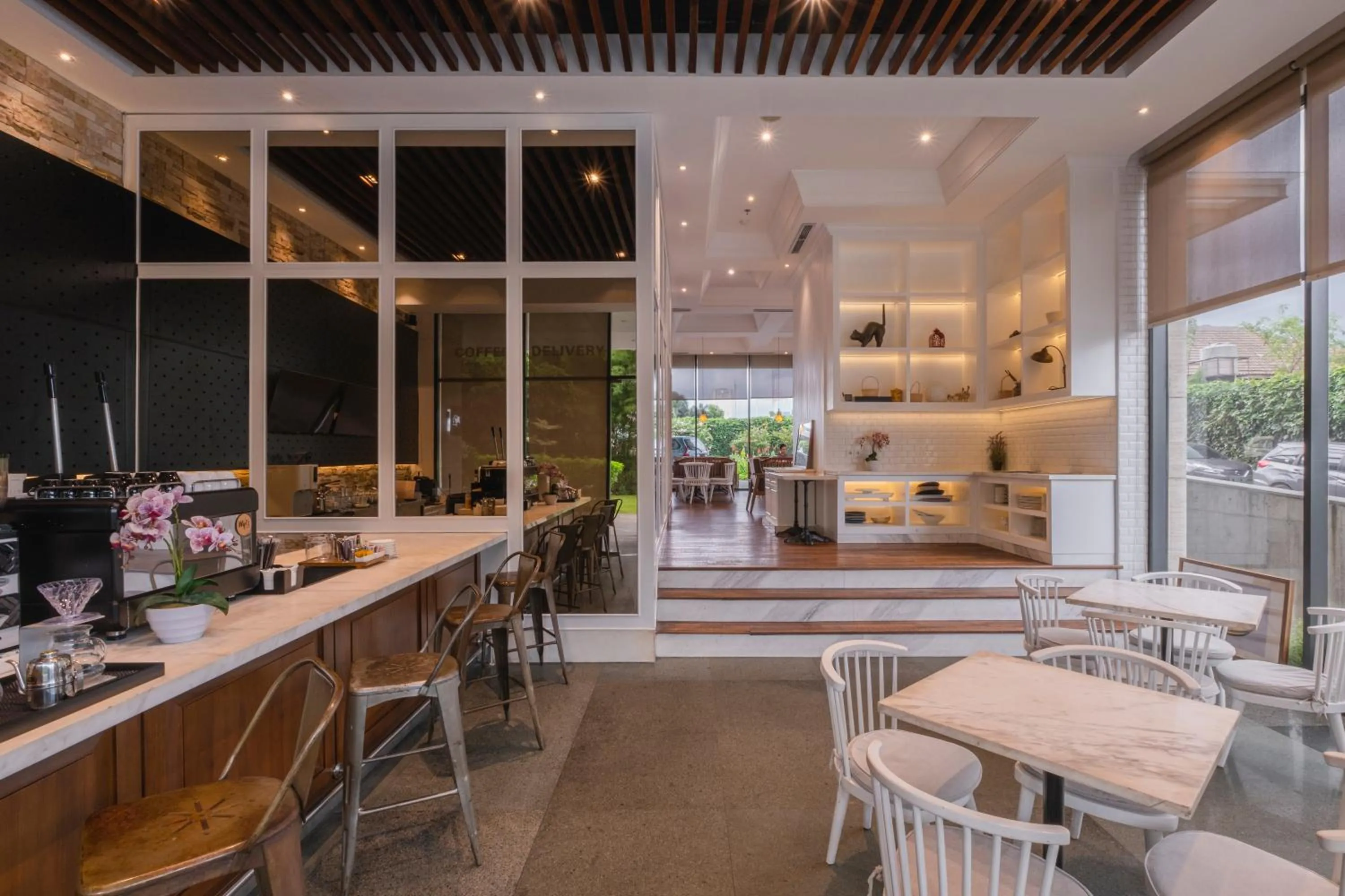 Restaurant/places to eat in Veranda Serviced Residence Puri