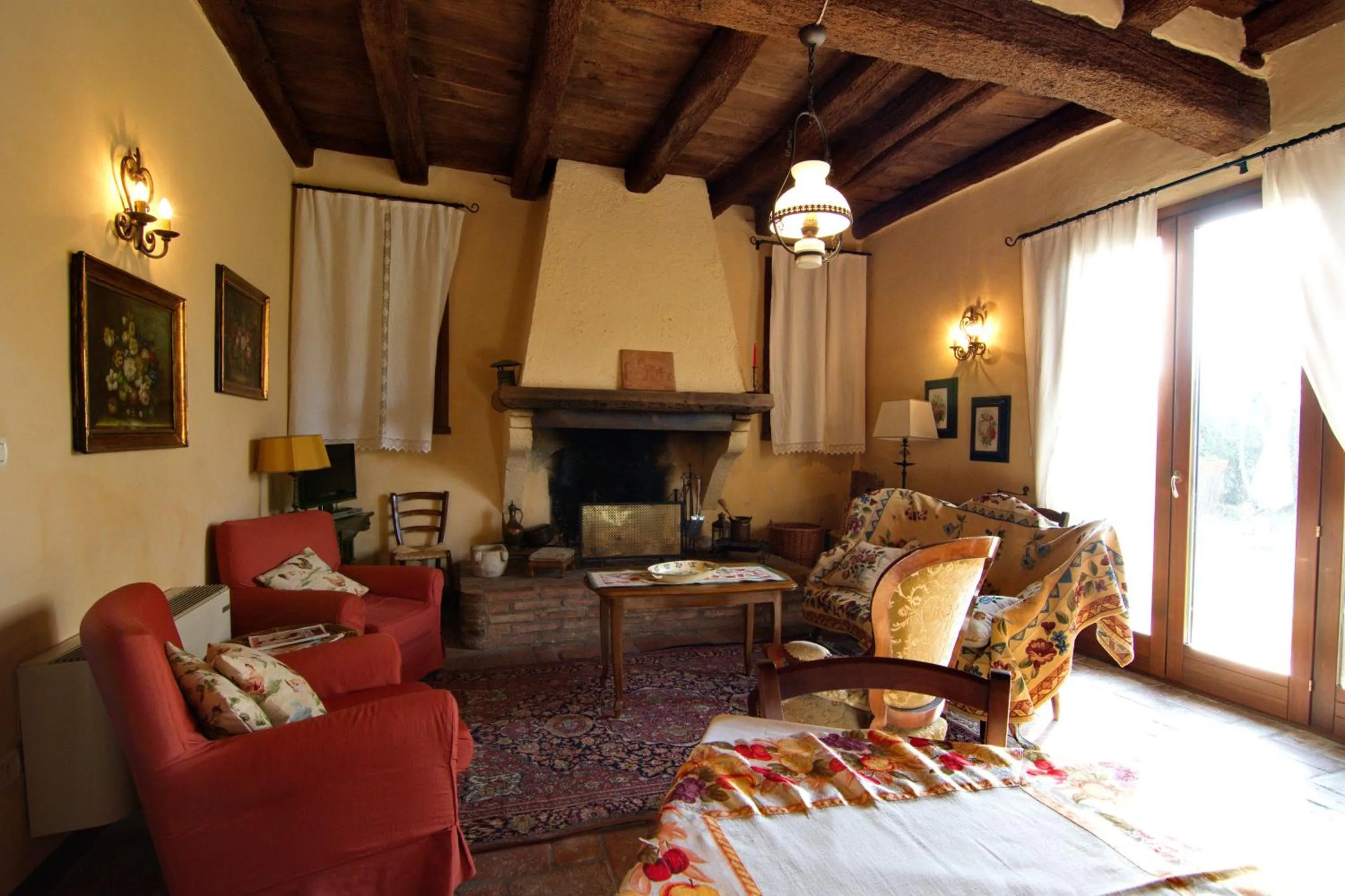 Communal lounge/ TV room in Agriturismo La Cascinetta