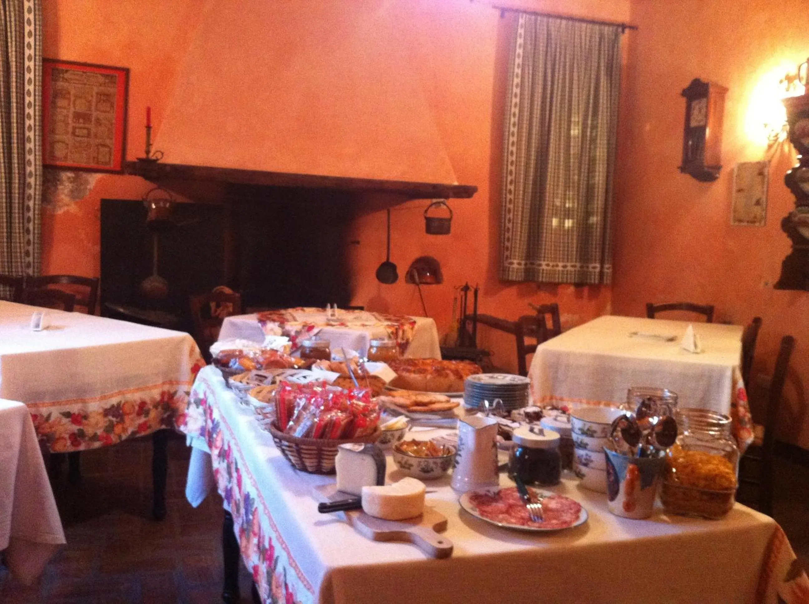 Buffet breakfast in Agriturismo La Cascinetta