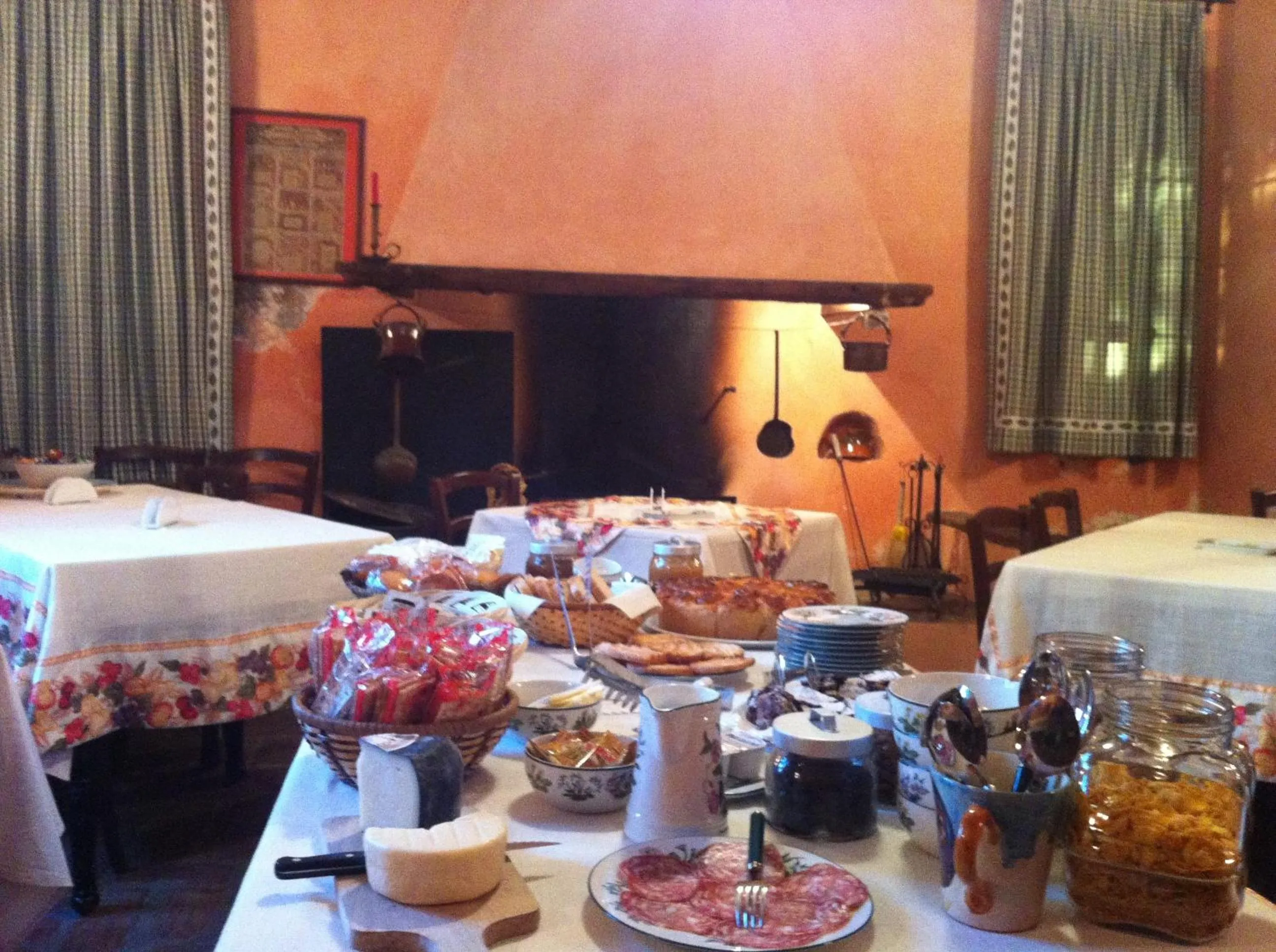 Buffet breakfast in Agriturismo La Cascinetta