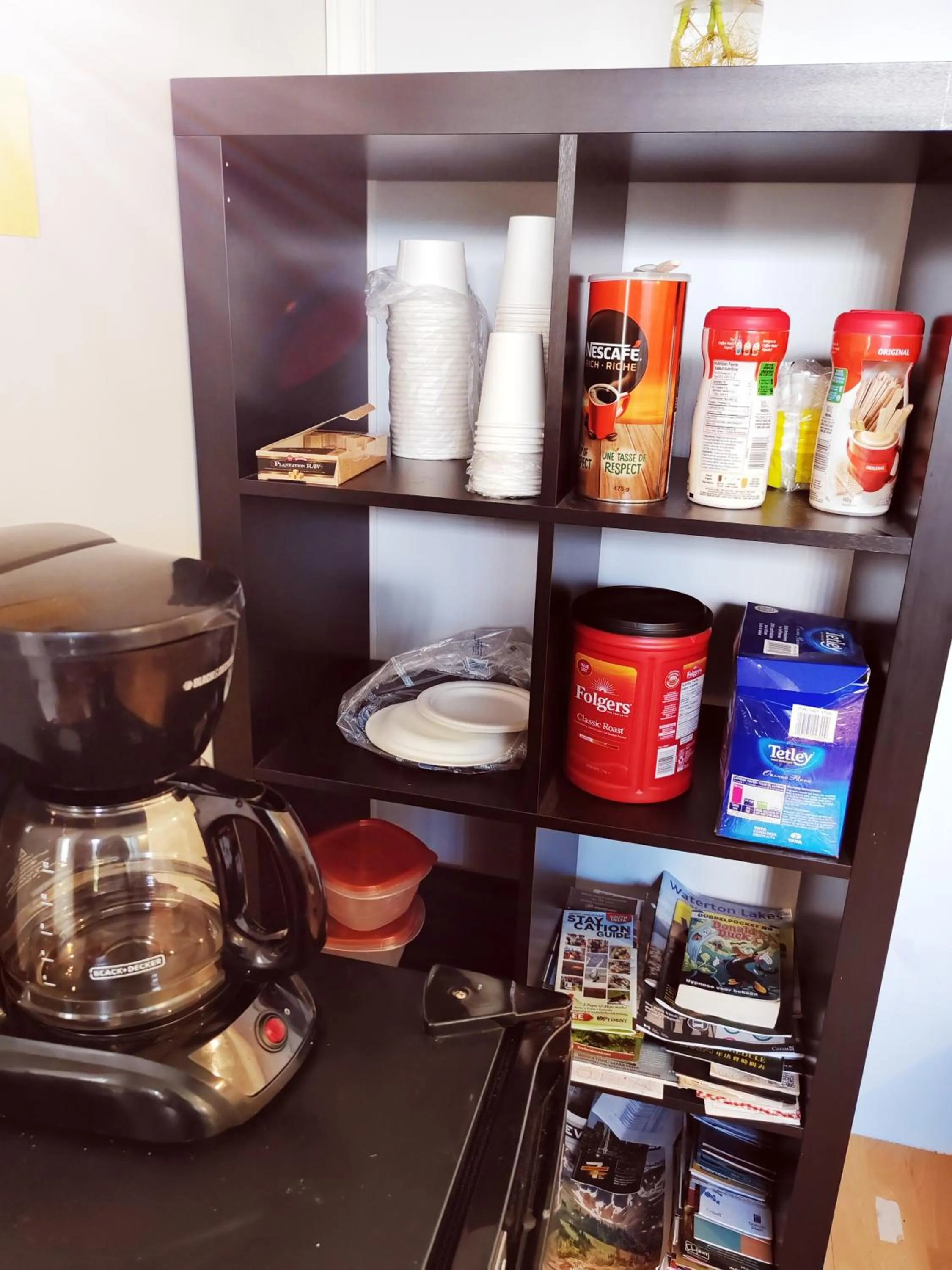 Coffee/tea facilities in Bed Plus YVR