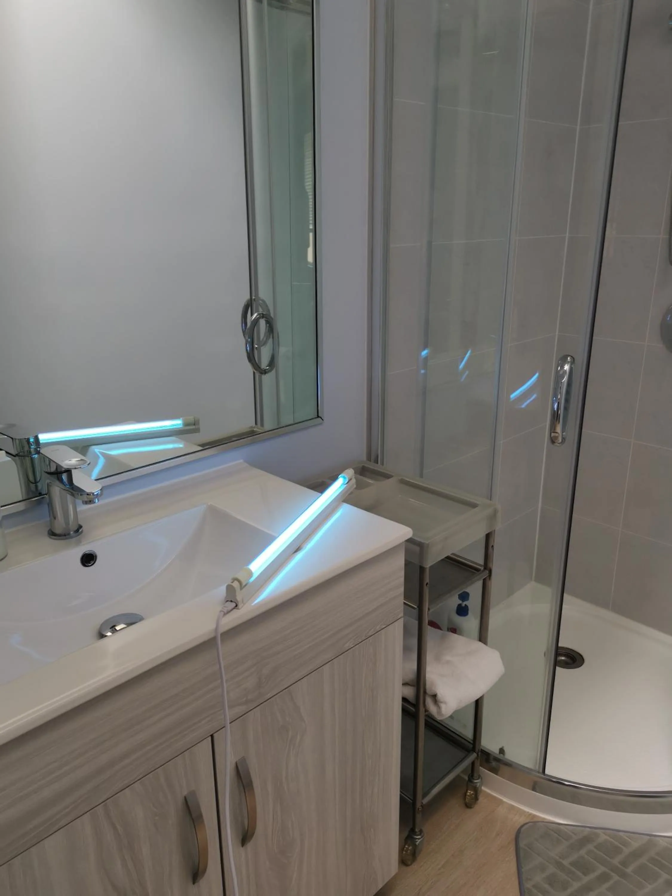 Shower in Bed Plus YVR