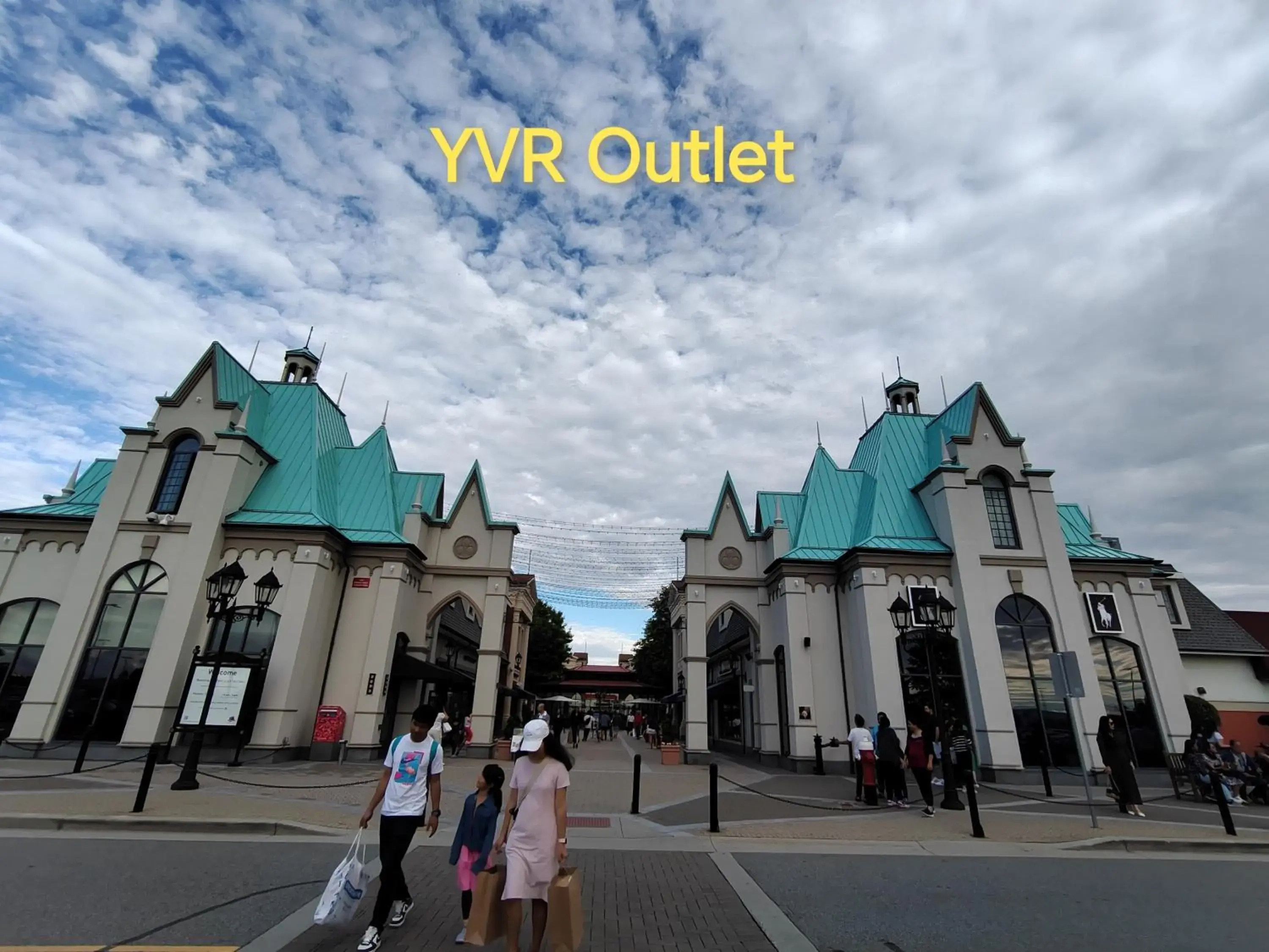 Landmark view in Bed Plus YVR Landmark view in Bed Plus YVR