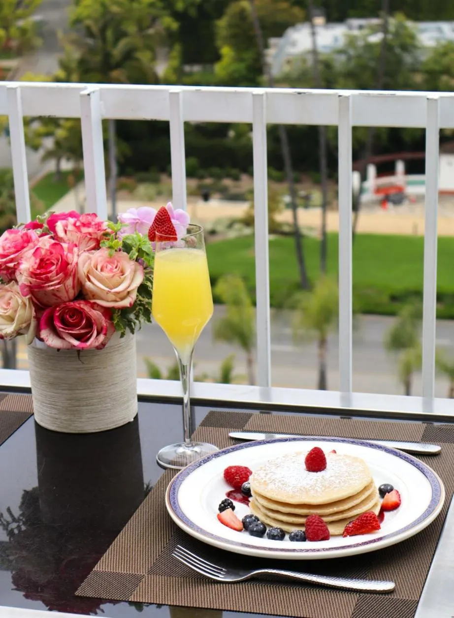 Restaurant/places to eat in The Beverly Hilton