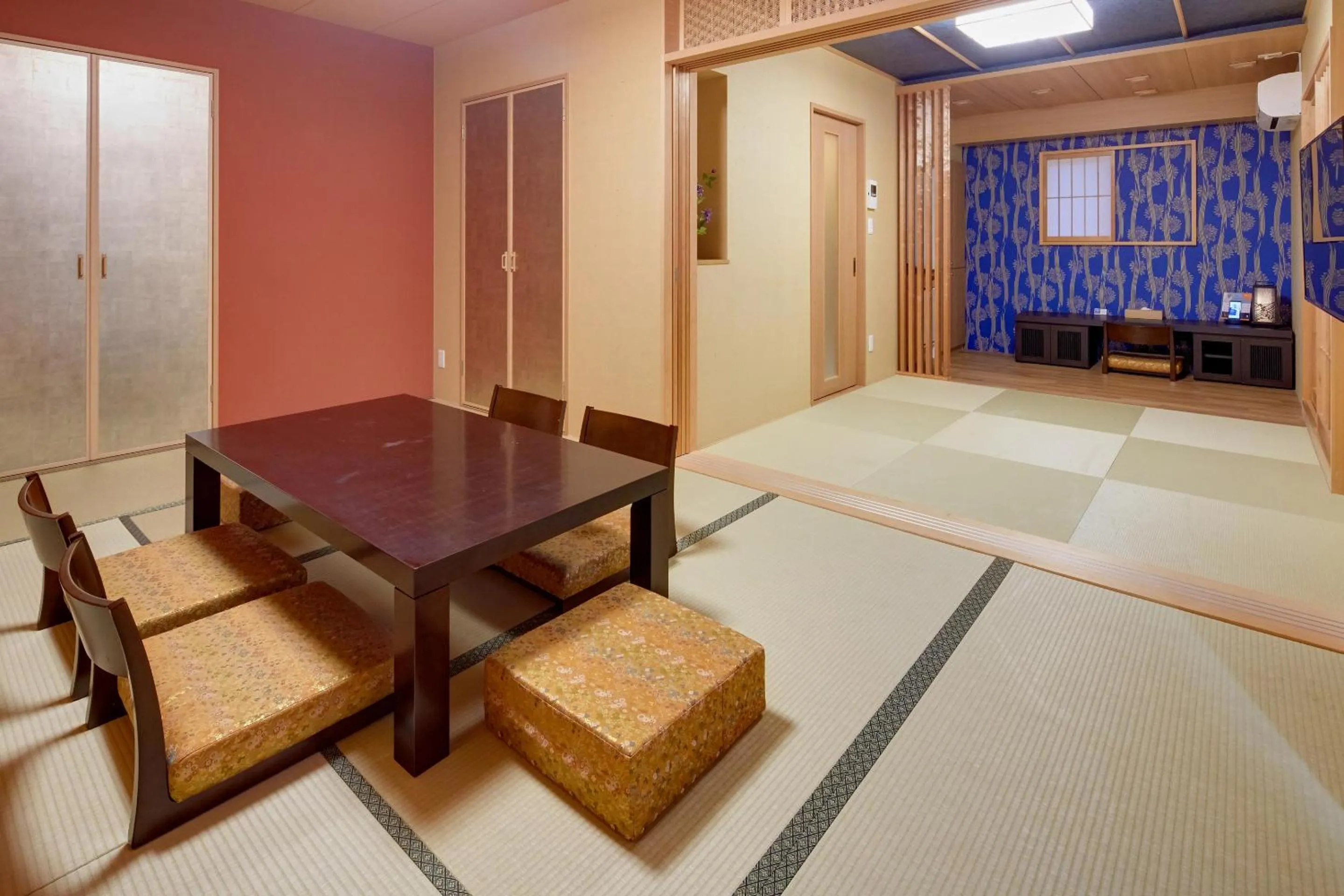 Living room, Bed in Hotel Amaterrace Nippombashi-higashi