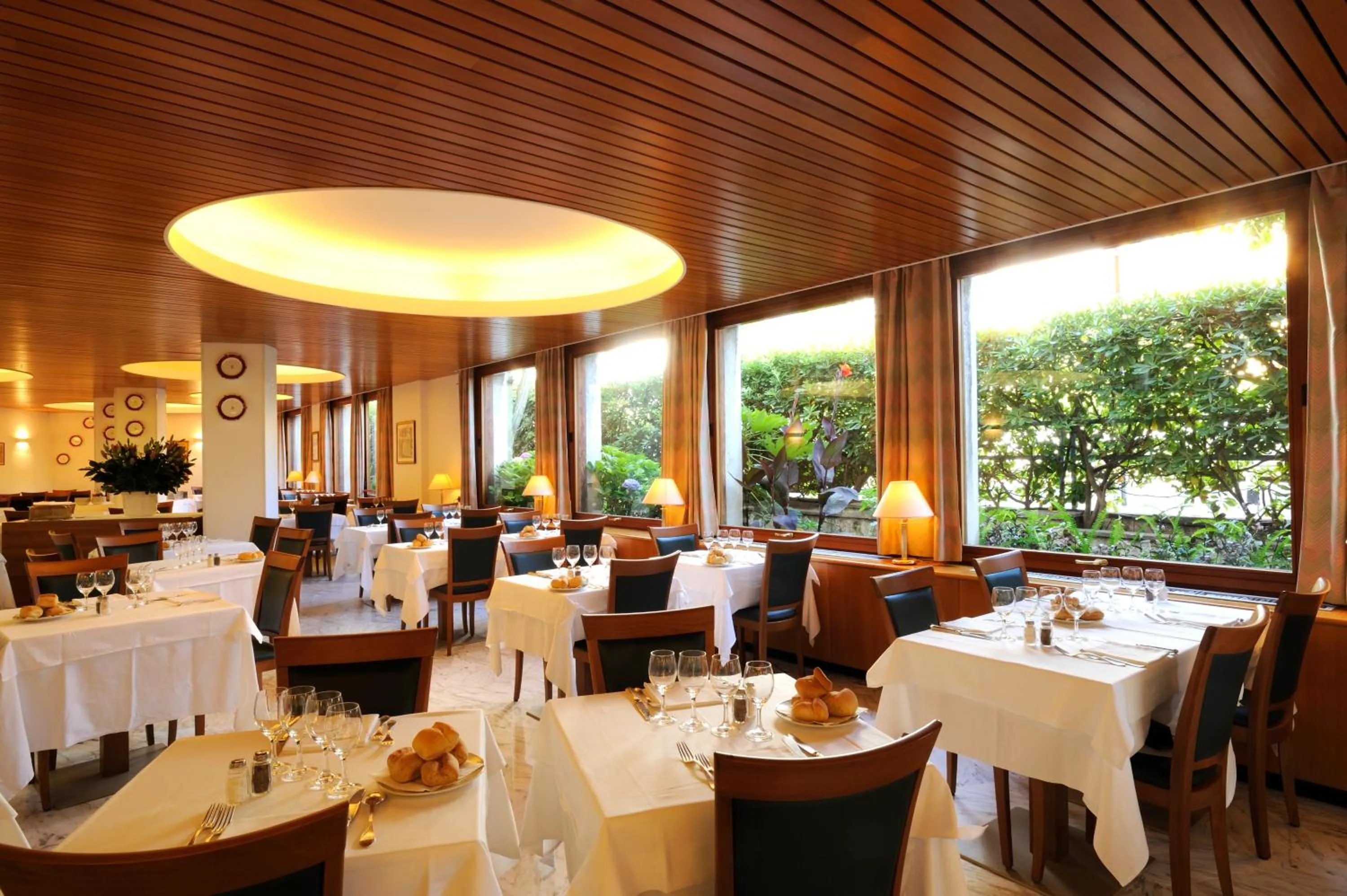 Restaurant/places to eat in LVG Hotel Collection - Majestic