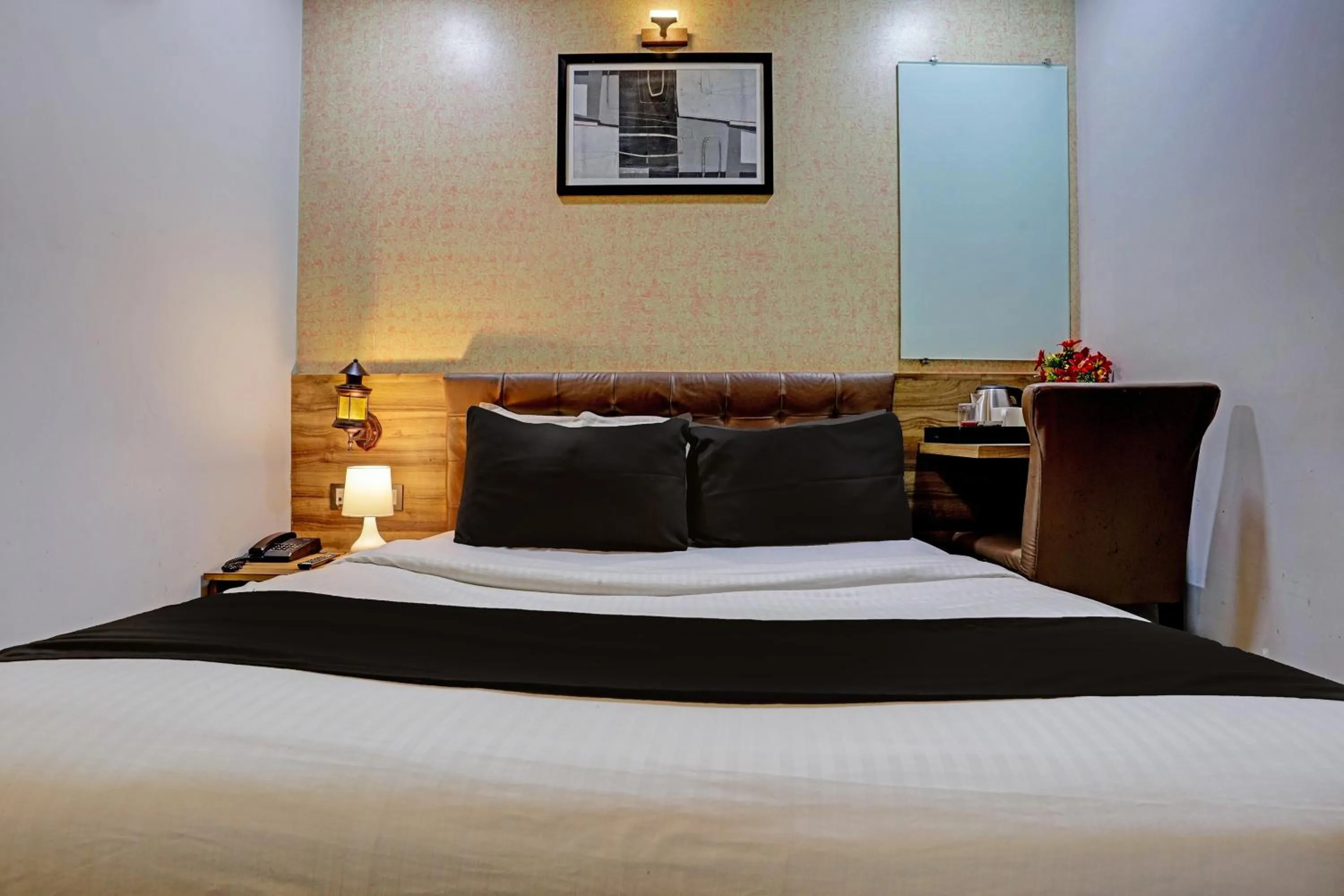 Bedroom, Bed in Hotel O Blue Inn Residence Near R City Mall