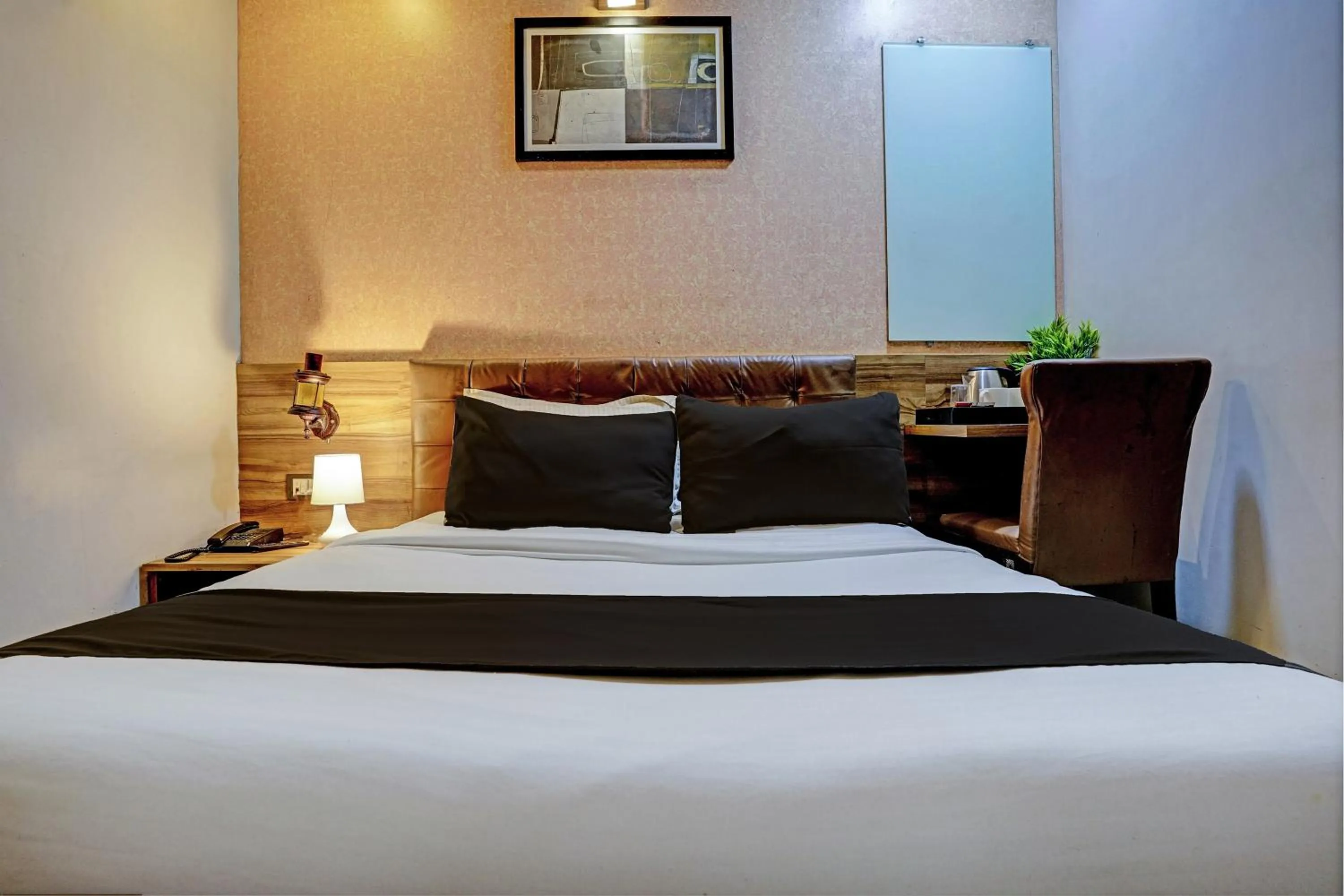 Bedroom, Bed in Hotel O Blue Inn Residence Near R City Mall