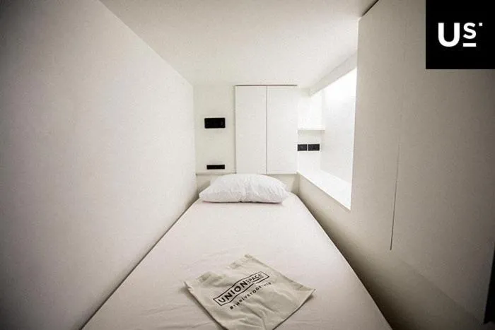 Bed in the CAPSULE by UnionSPACE