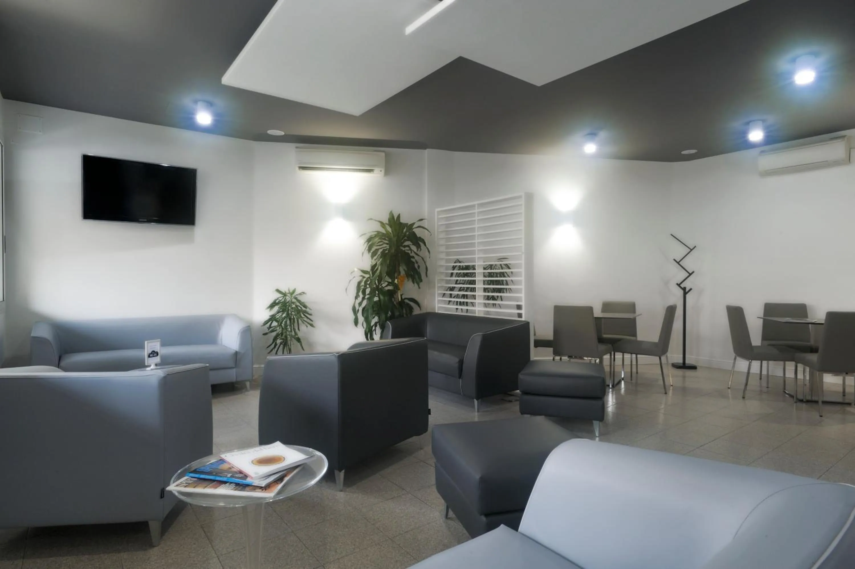 Communal lounge/ TV room in Albergo Anita Alassio