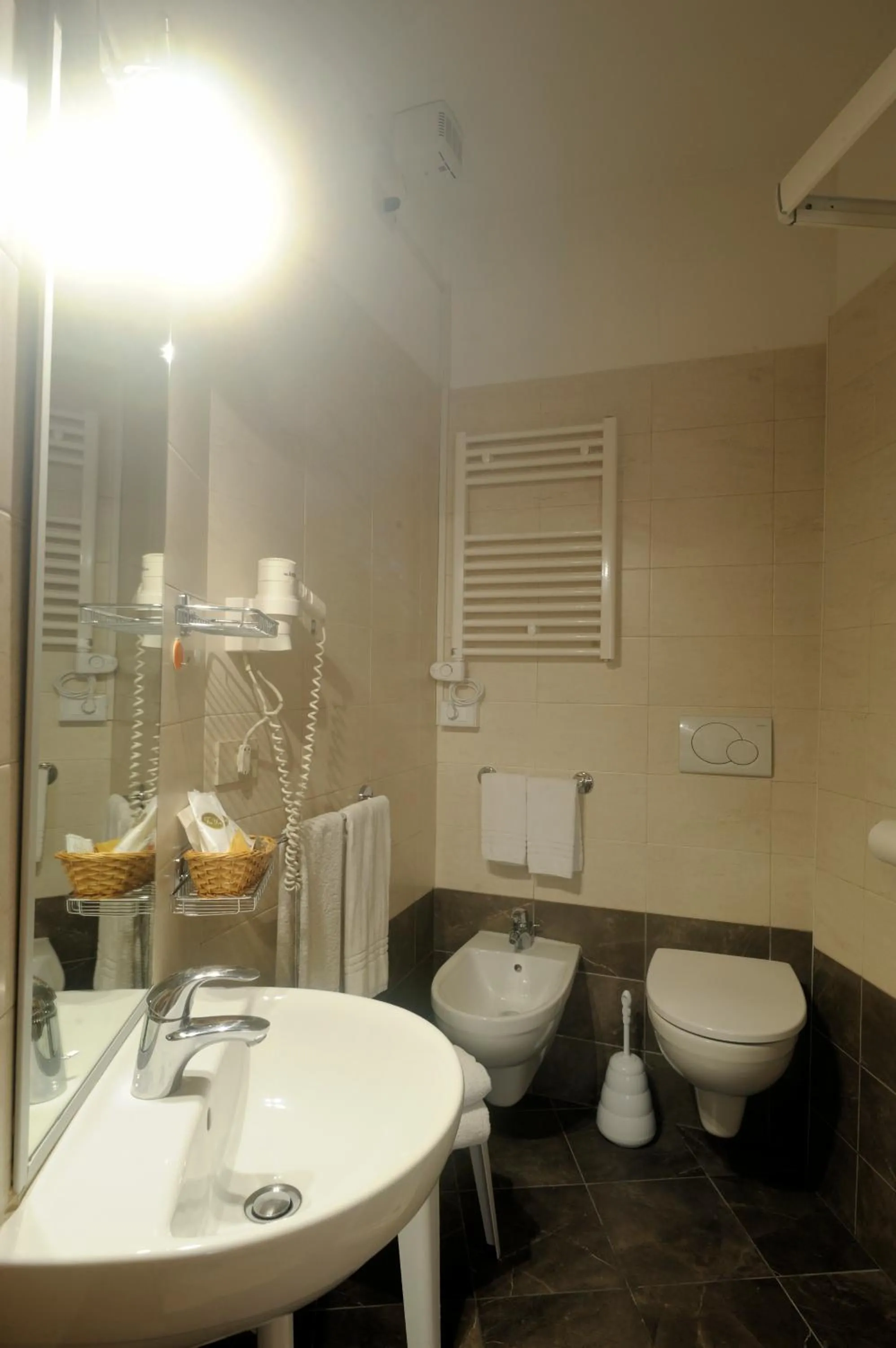 Shower in Albergo Anita Alassio