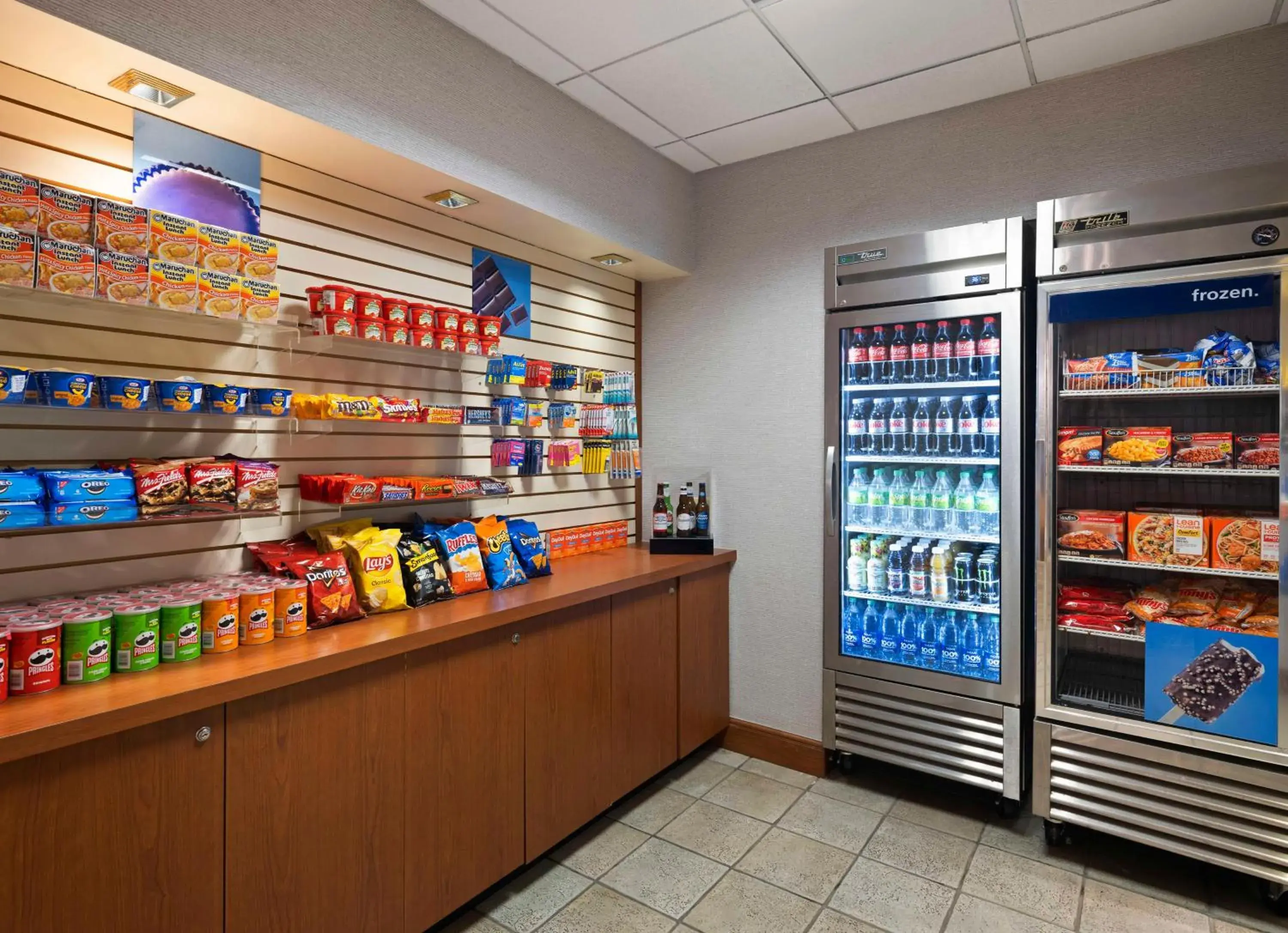 Restaurant/places to eat in Hampton Inn & Suites Arundel Mills/Baltimore Restaurant/places to eat in Hampton Inn & Suites Arundel Mills/Baltimore