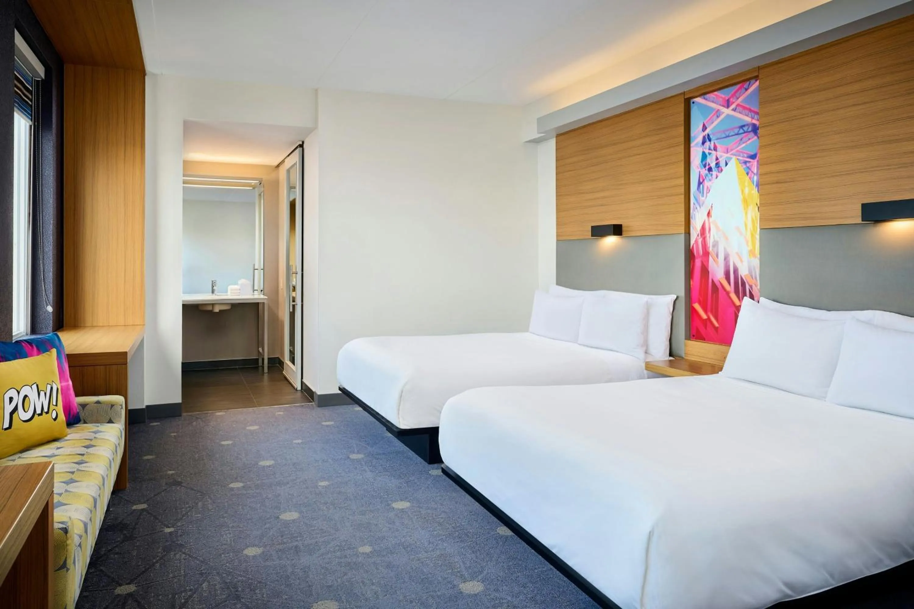 Photo of the whole room, Bed in Aloft Vaughan Mills