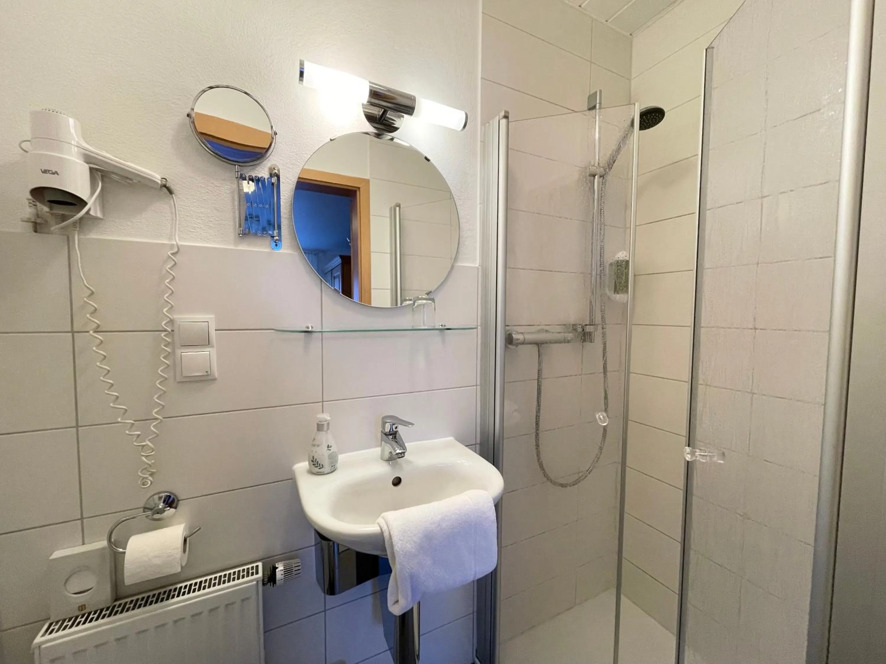 Bathroom in Hotel-Pension Hommen