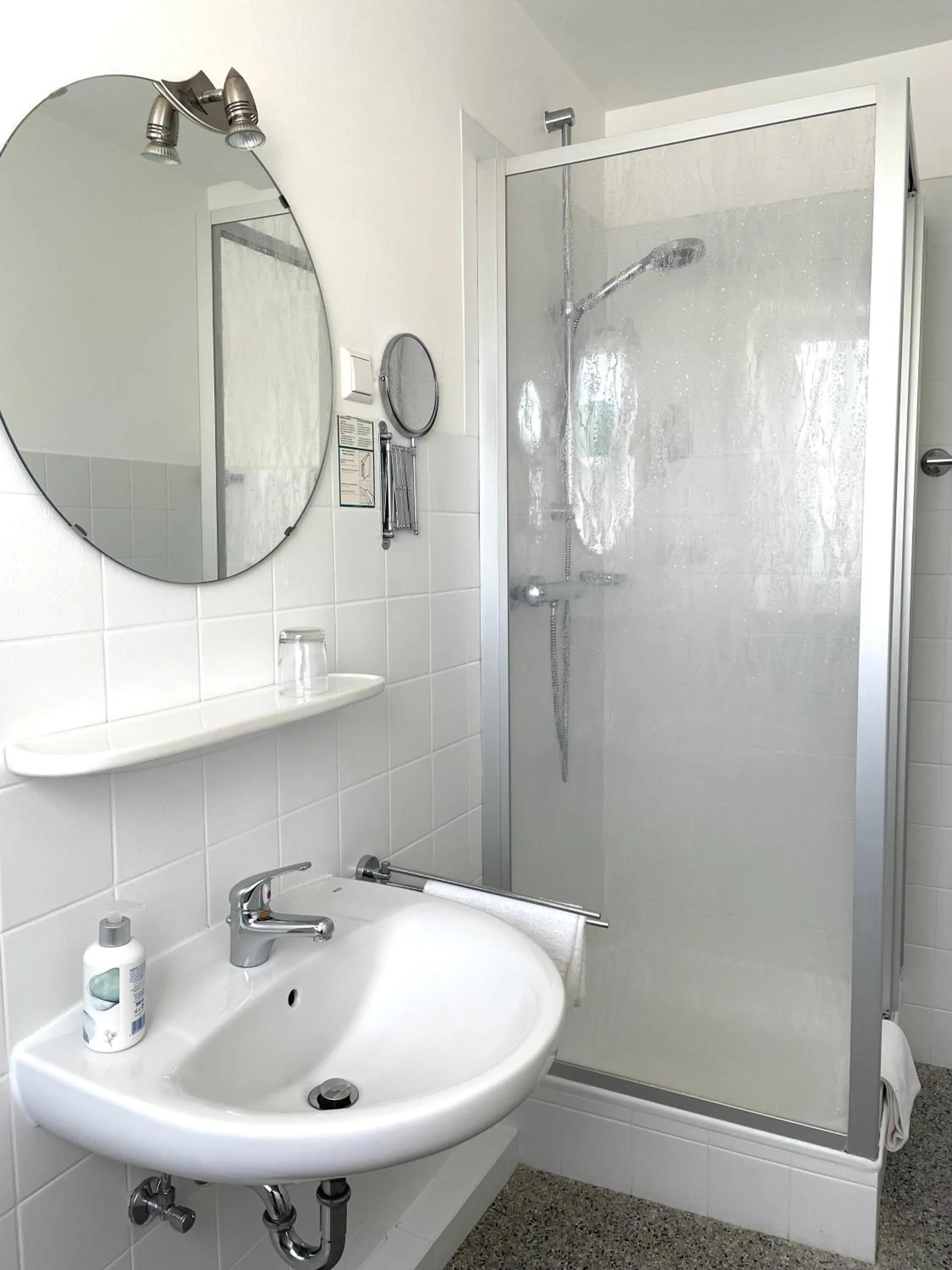 Bathroom in Hotel-Pension Hommen