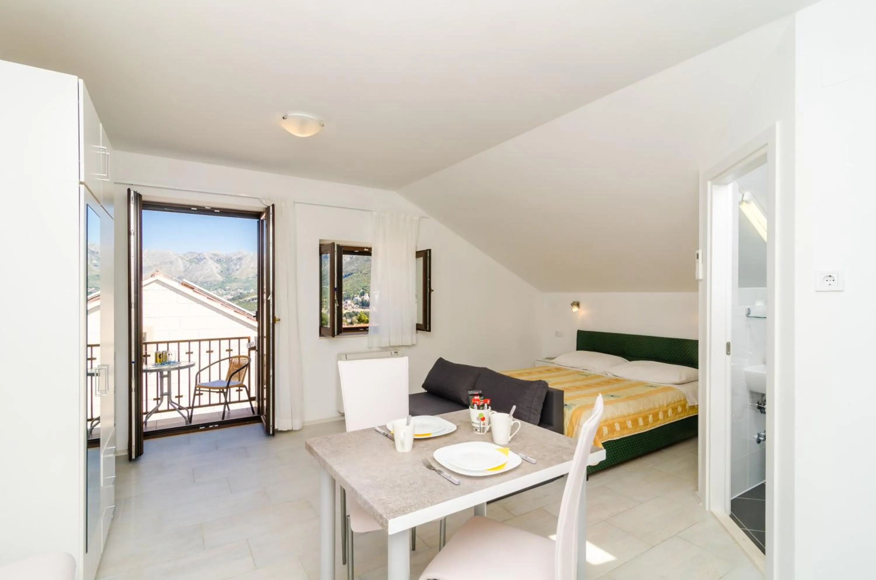 Bed in Cina Apartments