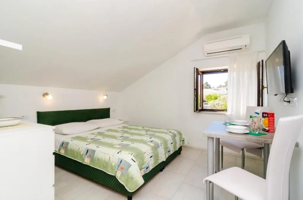 Bed in Cina Apartments