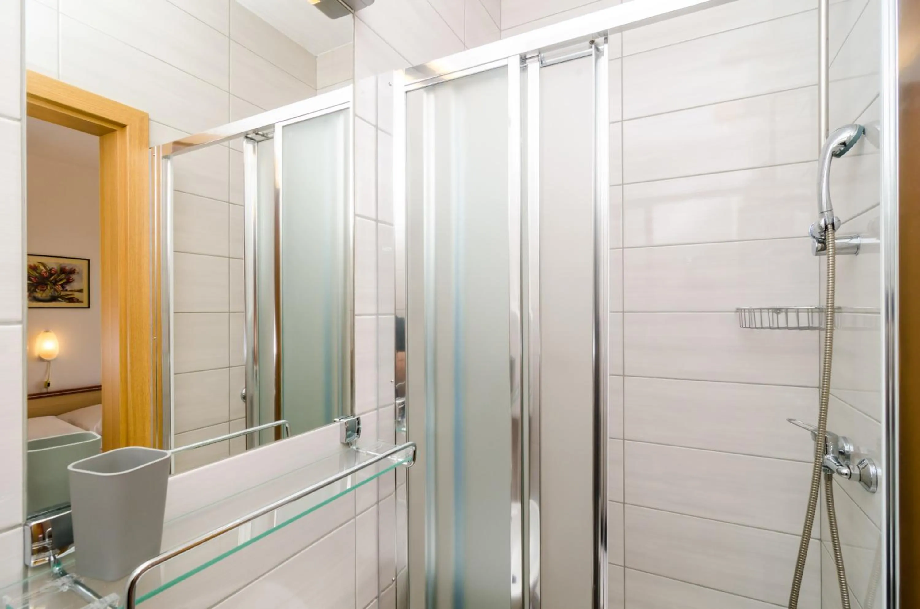 Shower in Cina Apartments