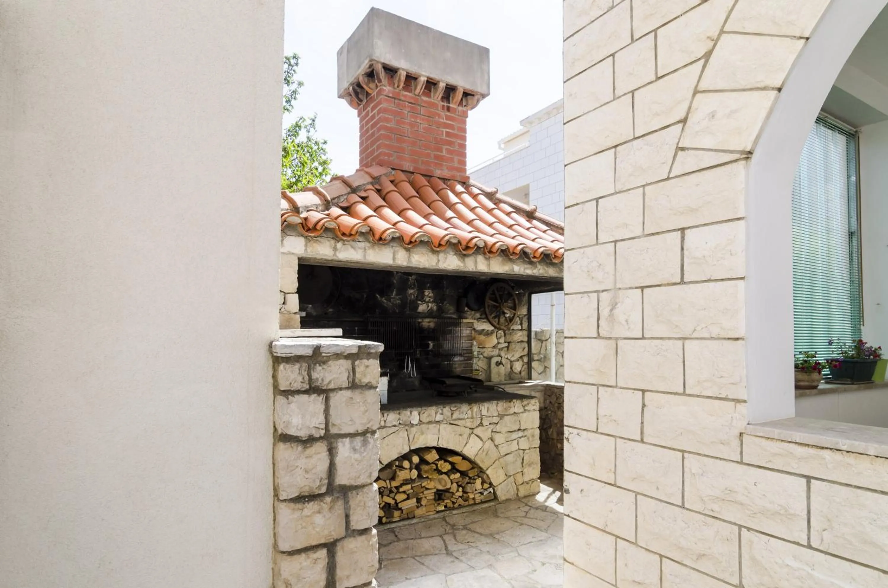 BBQ facilities in Cina Apartments