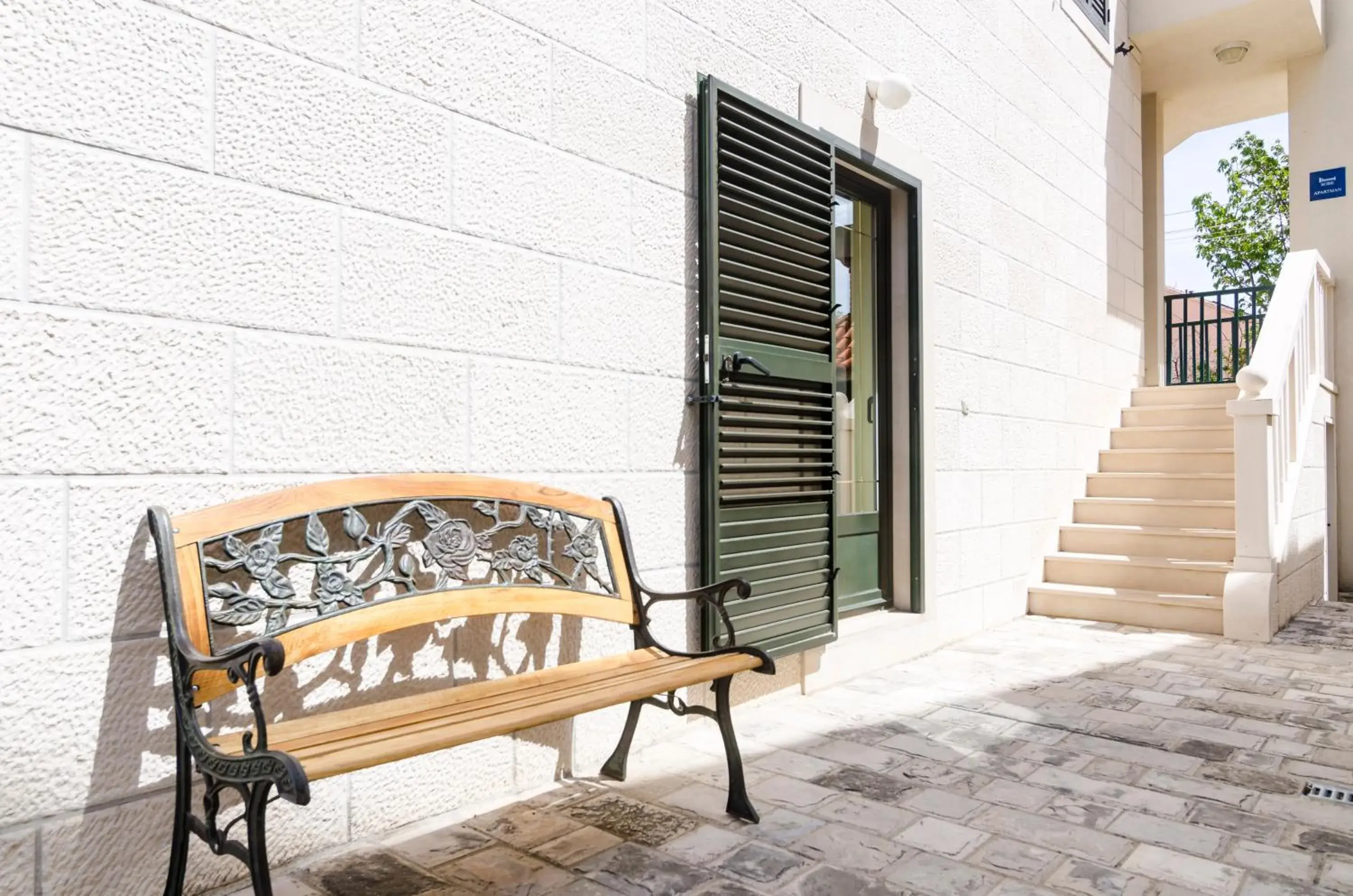 Facade/entrance in Cina Apartments Facade/entrance in Cina Apartments