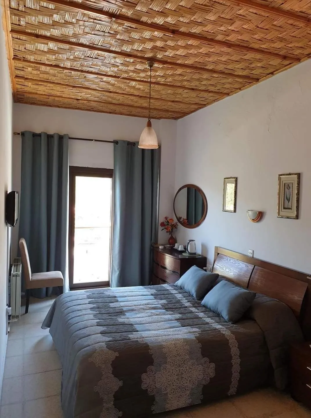 Bed in Two Flowers Hotel