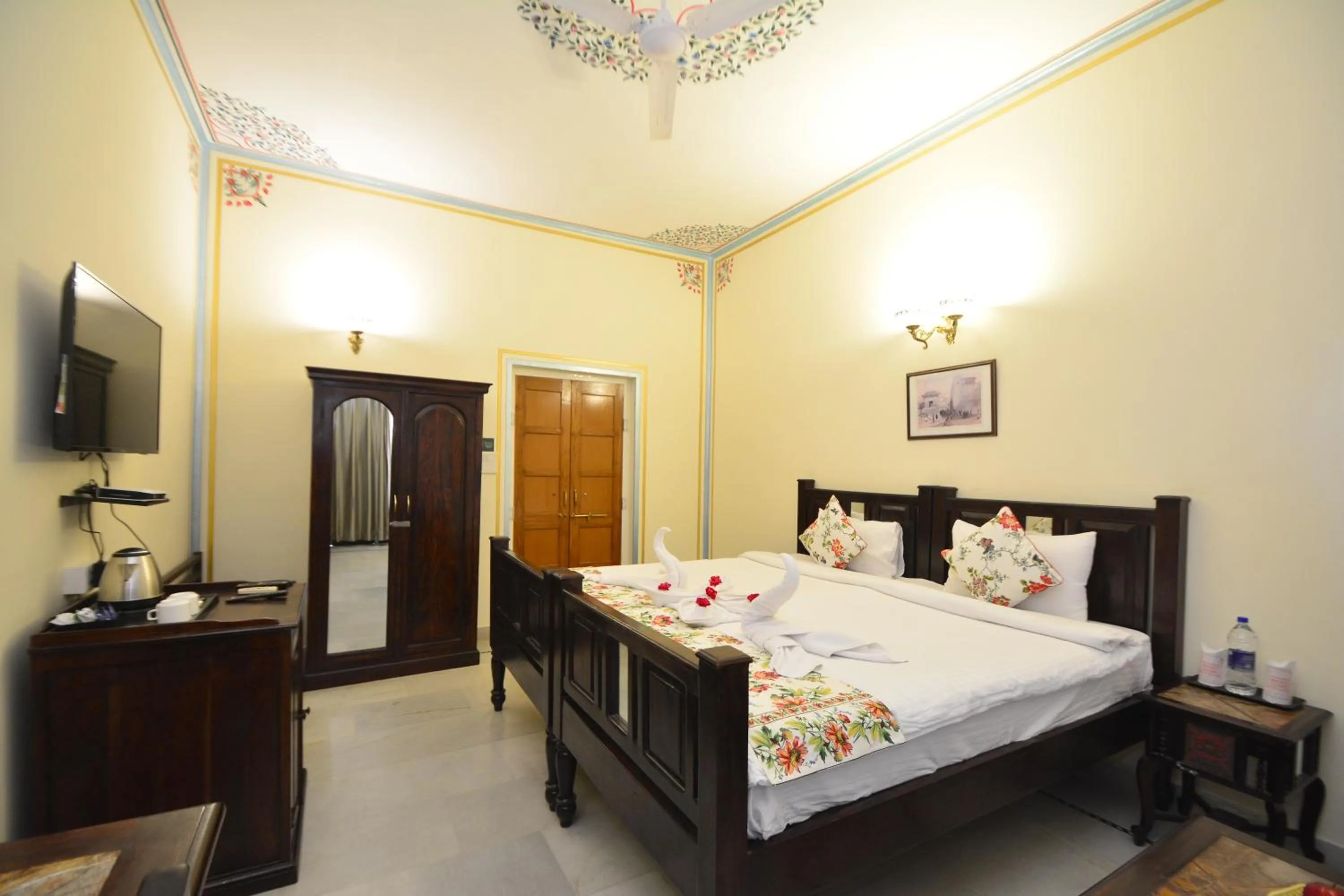 Photo of the whole room, Bed in Mahal Khandela-A Heritage Hotel In Jaipur City Center