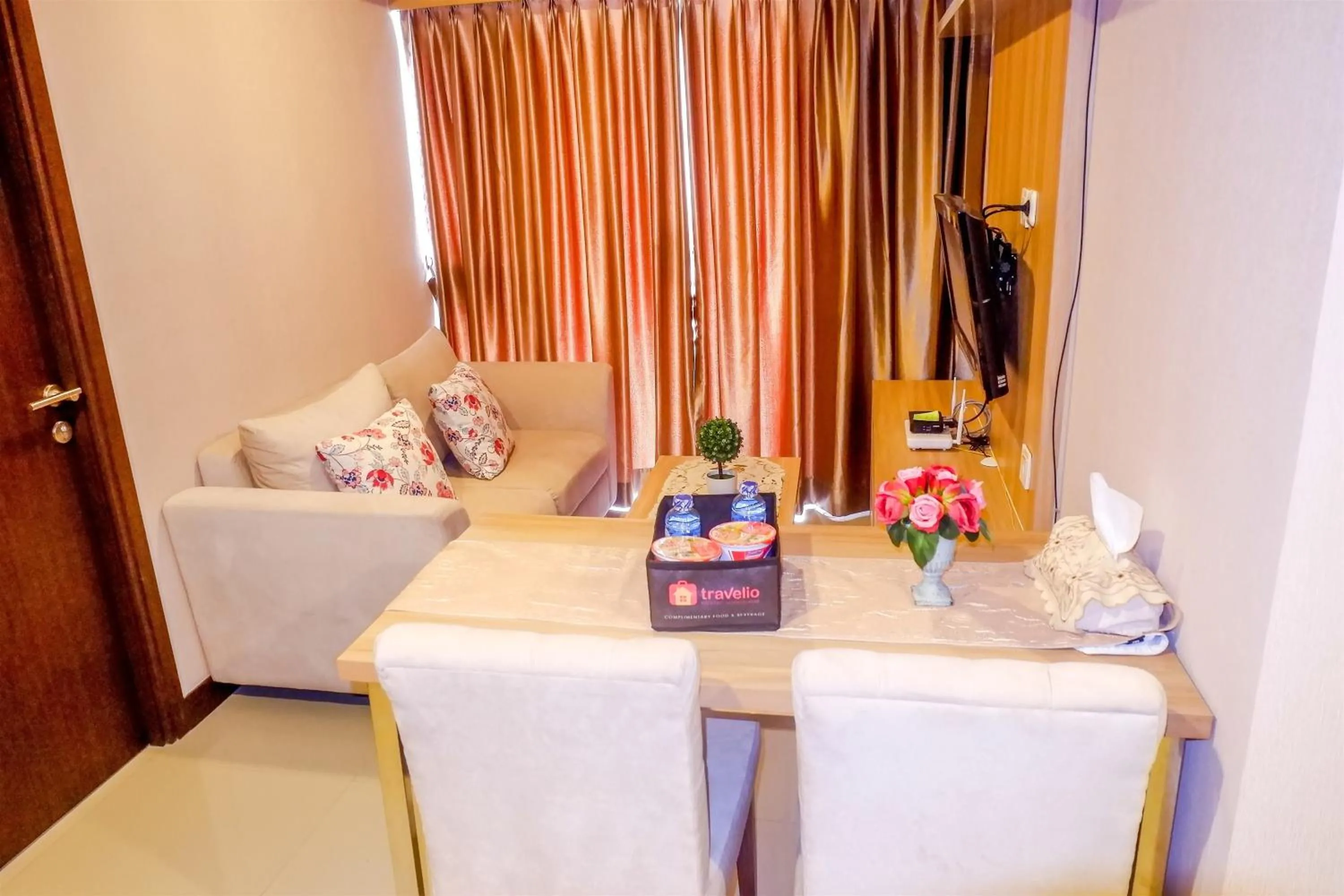 Warm Interior 3BR Apartment H Residence near MT Haryono and Cawang By Travelio