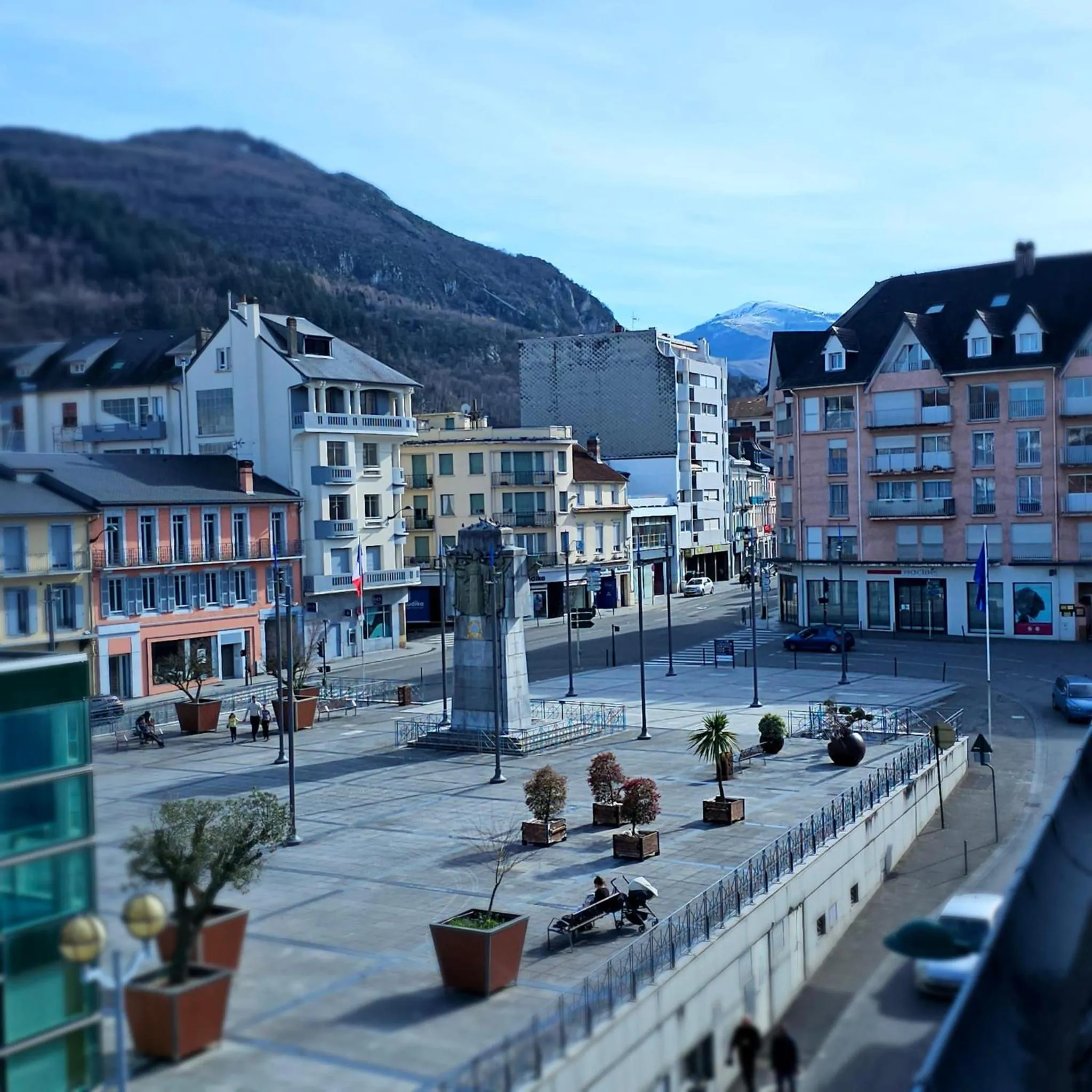 City view in Hotel du Commerce et de Navarre