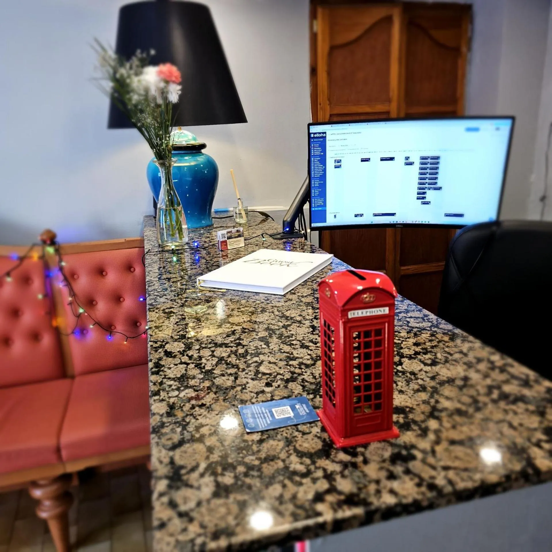 Lobby or reception in Hotel du Commerce et de Navarre