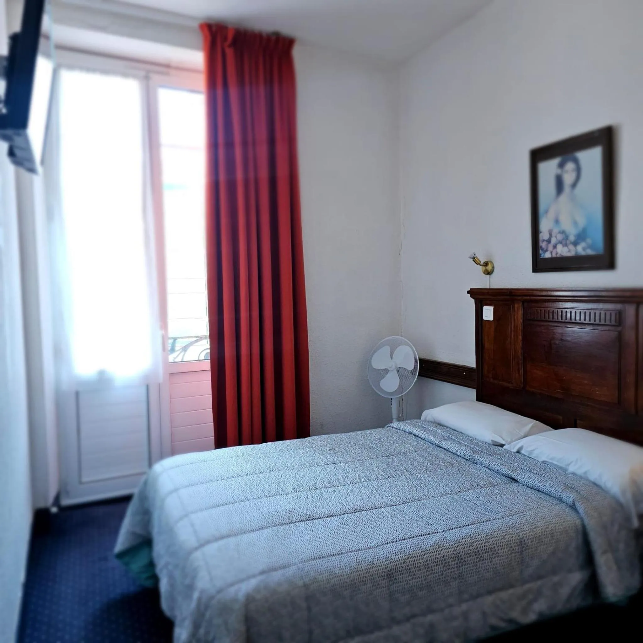 Bedroom, Bed in Hotel du Commerce et de Navarre
