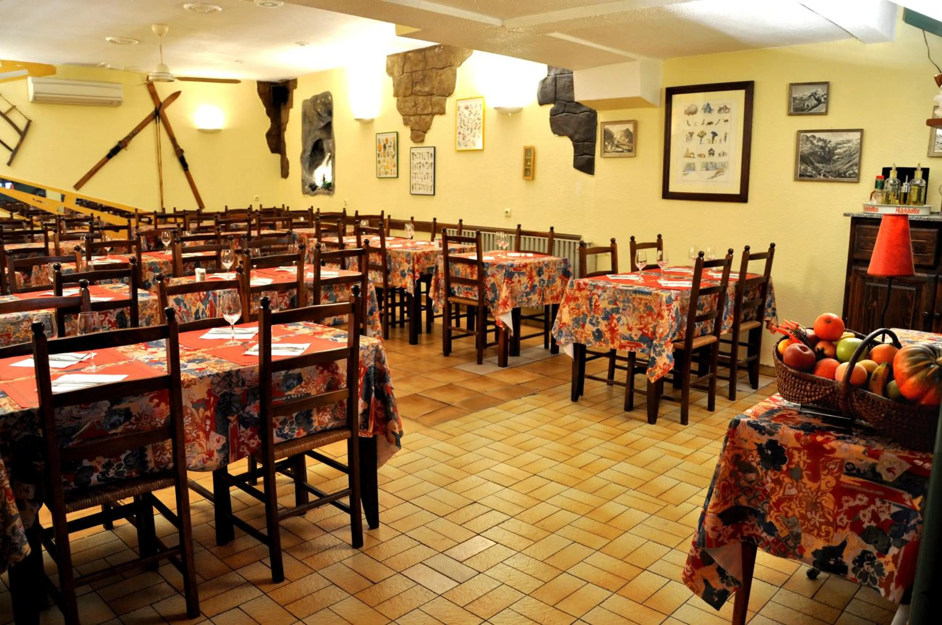 Restaurant/places to eat in Hotel du Commerce et de Navarre